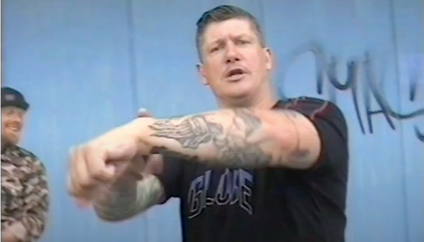 Jøden fejrer #1 på vinylhitlisten med en ny oldschool musikvideo