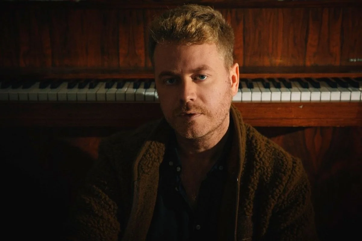 Christian Hjelm be’r om en manual til livet