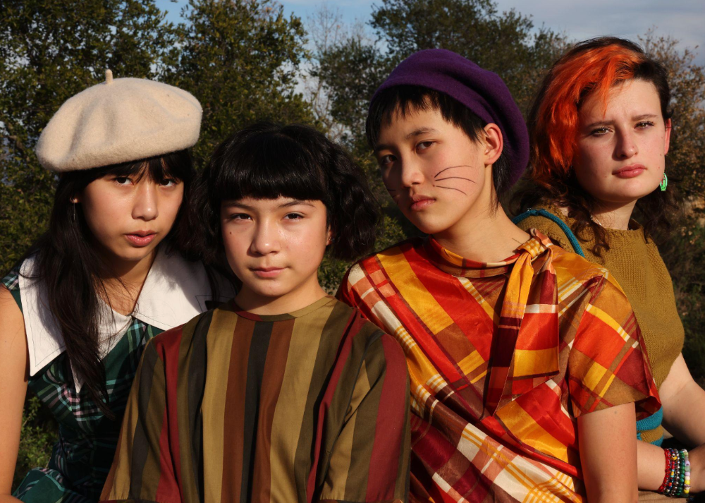 The Linda Lindas vokser op på kommende debutalbum – Growing Up er ude d. 8. april