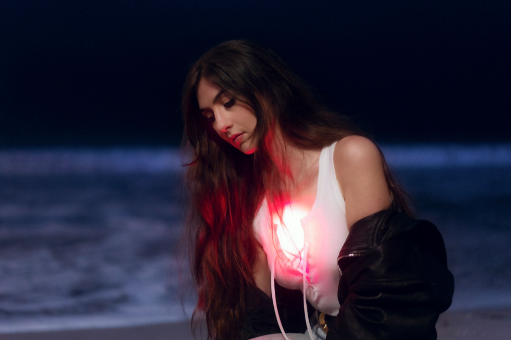 Weyes Blood annoncerer andet album i trilogi – And In The Darkness, Hearts Aglow ude 18/11