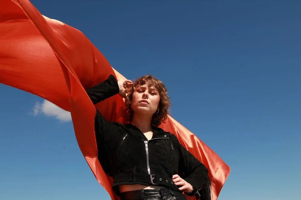 Julie Ellinor udgiver sin nye single ‘Reality’s Got Nothing On Illusion’