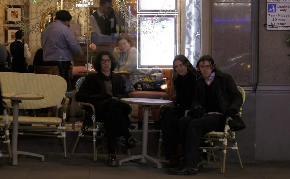 London-bandet bar italia signer med Matador Records og udgiver ny single