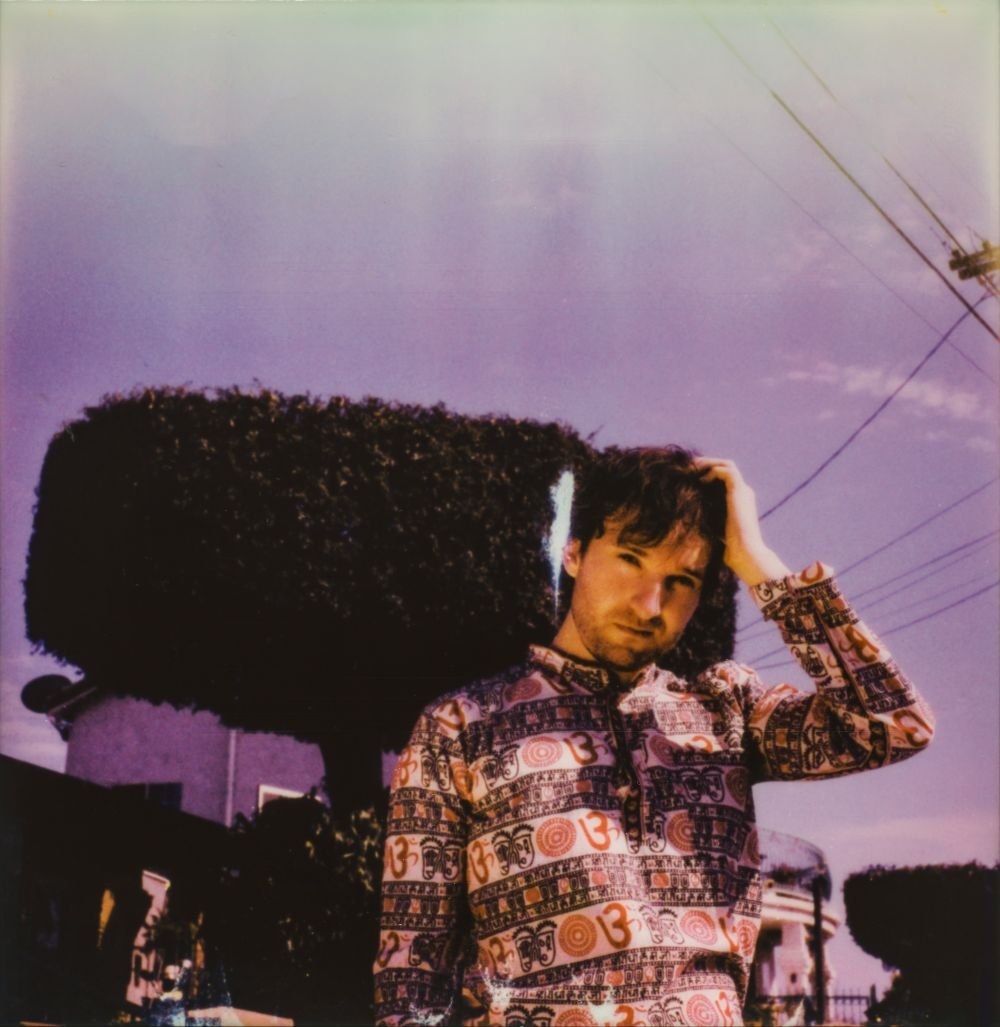 Angelo De Augustine åbner døren til ’Another Universe’ – nyt album Toil and Trouble ude d. 30/6