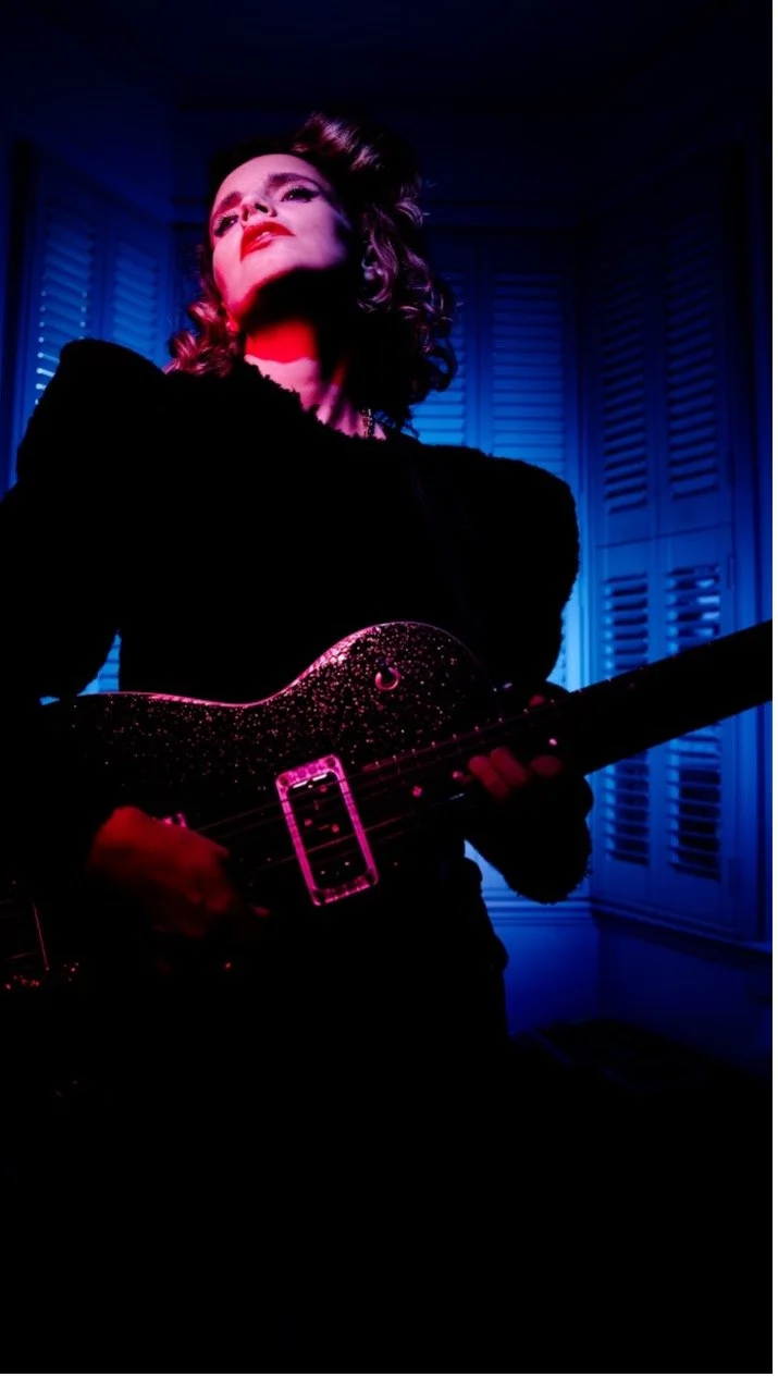 Anna Calvi løfter sløret for soundtracket Peaky Blinders: Season 5 &amp; 6 (Original score) - ude d. 26. januar 2024