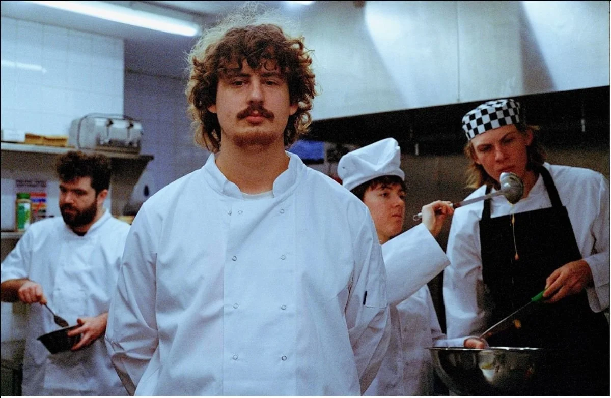 Fat Dog følger op på deres første single og et hæsblæsende 2023 med sangen ’All The Same’ – ude nu