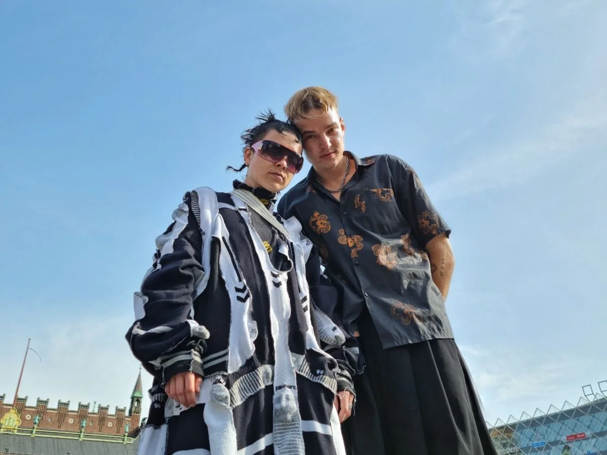 FESTIVALAKTUELLE SØN UDGIVER BÅDE FREMAD- OG TILBAGESKUENDE MATERIALE PÅ NY EP