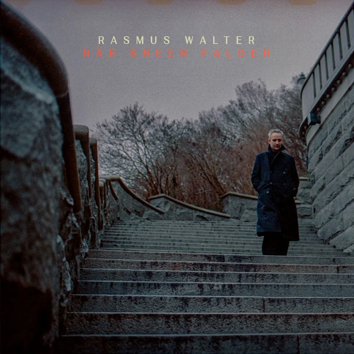 Rasmus Walter udgiver smuk version af den klassiske julesang ’Når Sneen Falder’