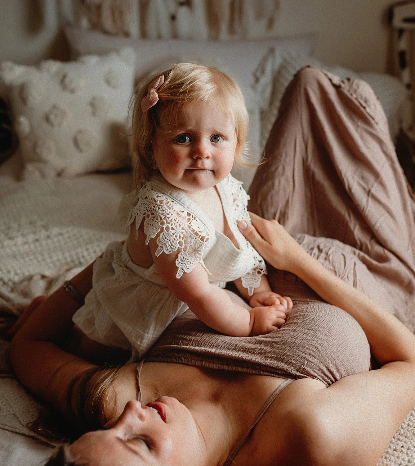Tantrums and tickles | Maternity photo shoot with an unwilling toddler 