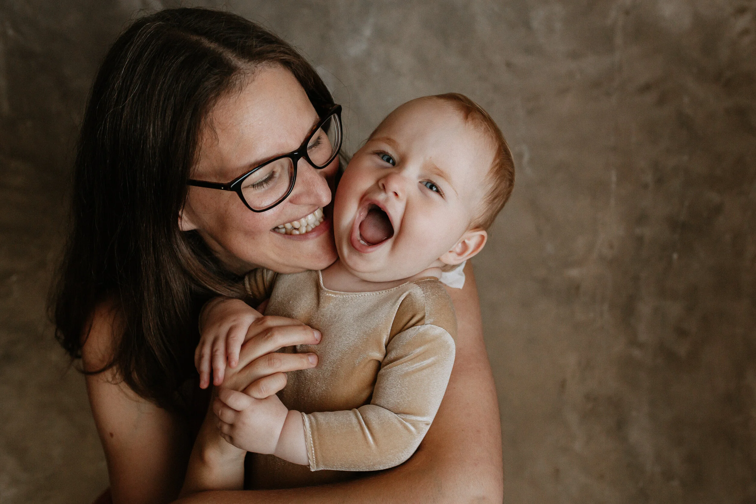 Get in the frame, mama!!  Motherhood photographer | Cornwall