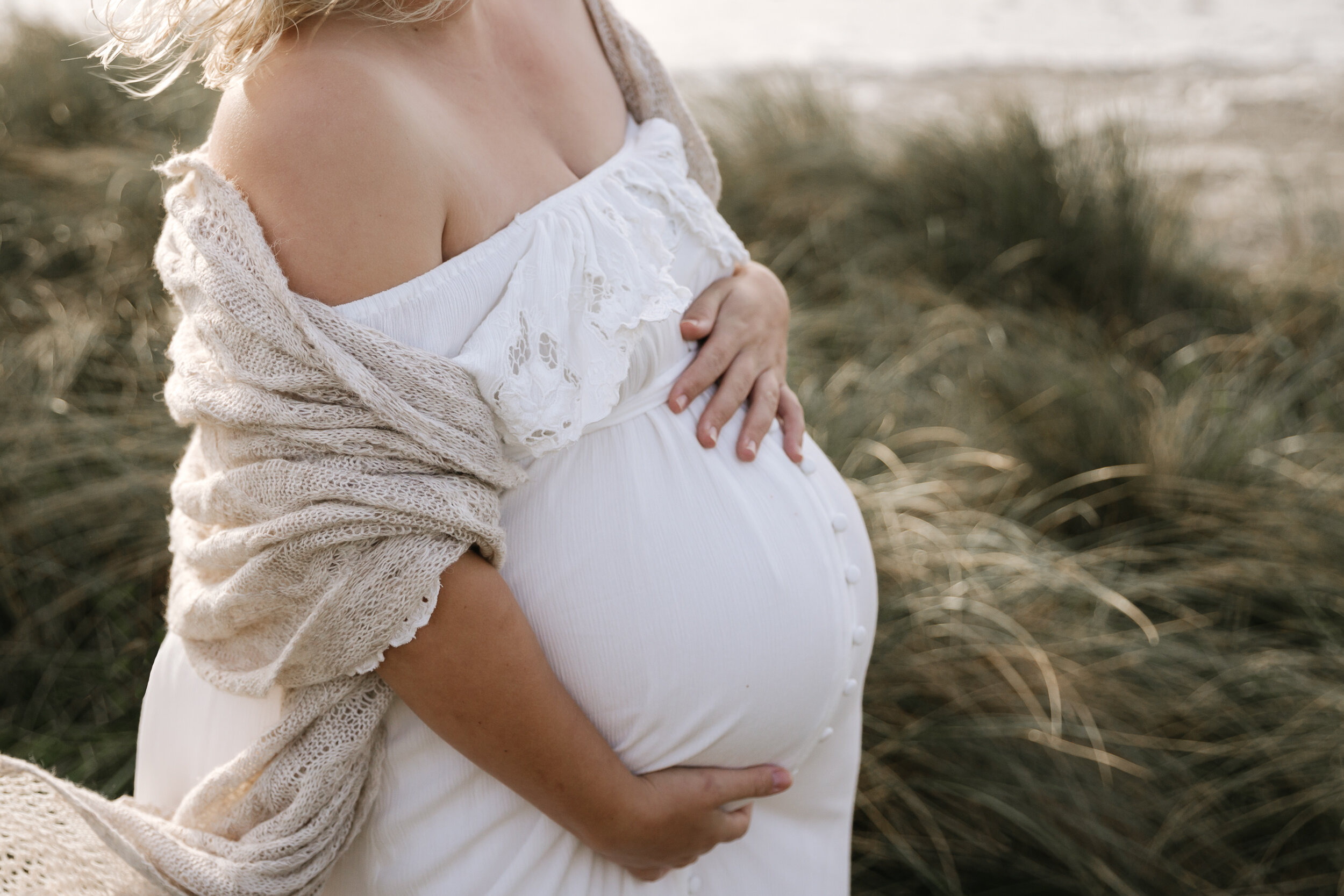 Gale force winds couldn't stop this beach maternity session in Cornwall! 