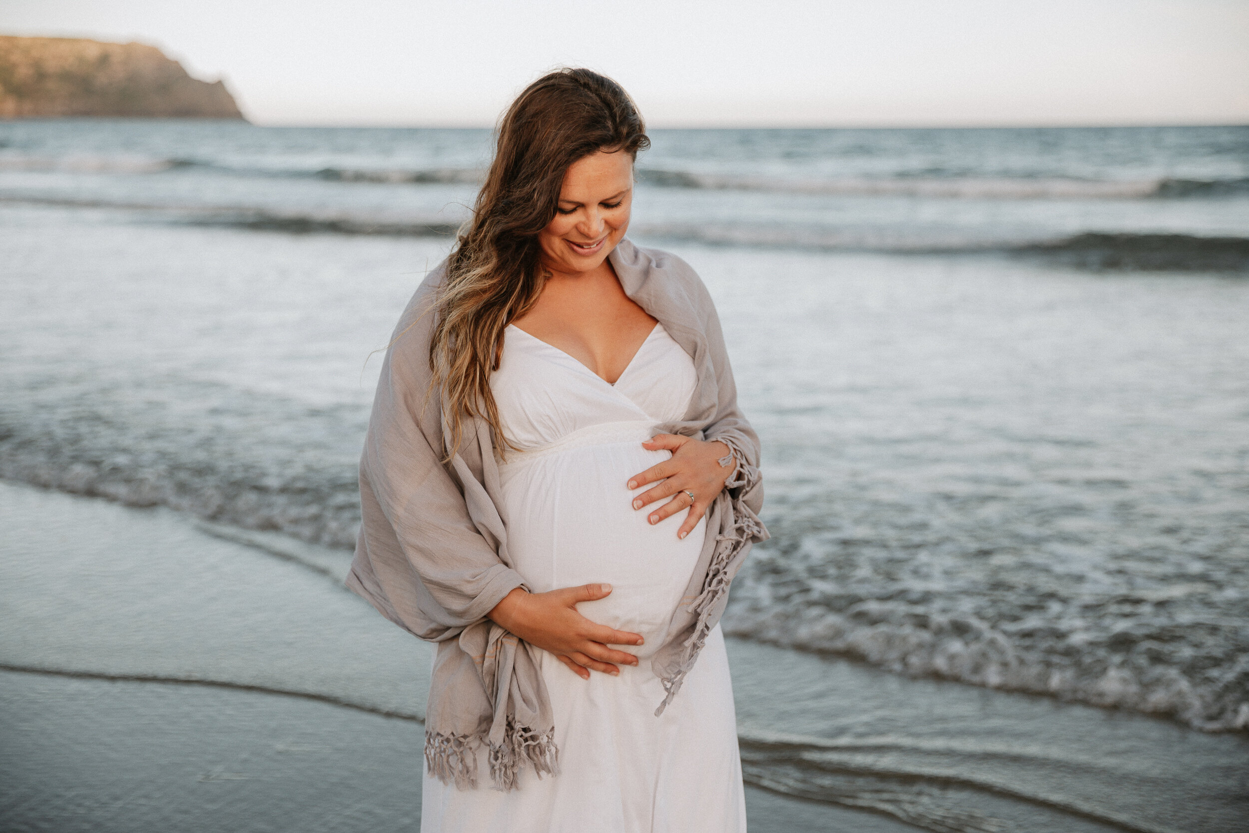 Dreamy beach maternity session  Cornwall — Curious Creatures Photography