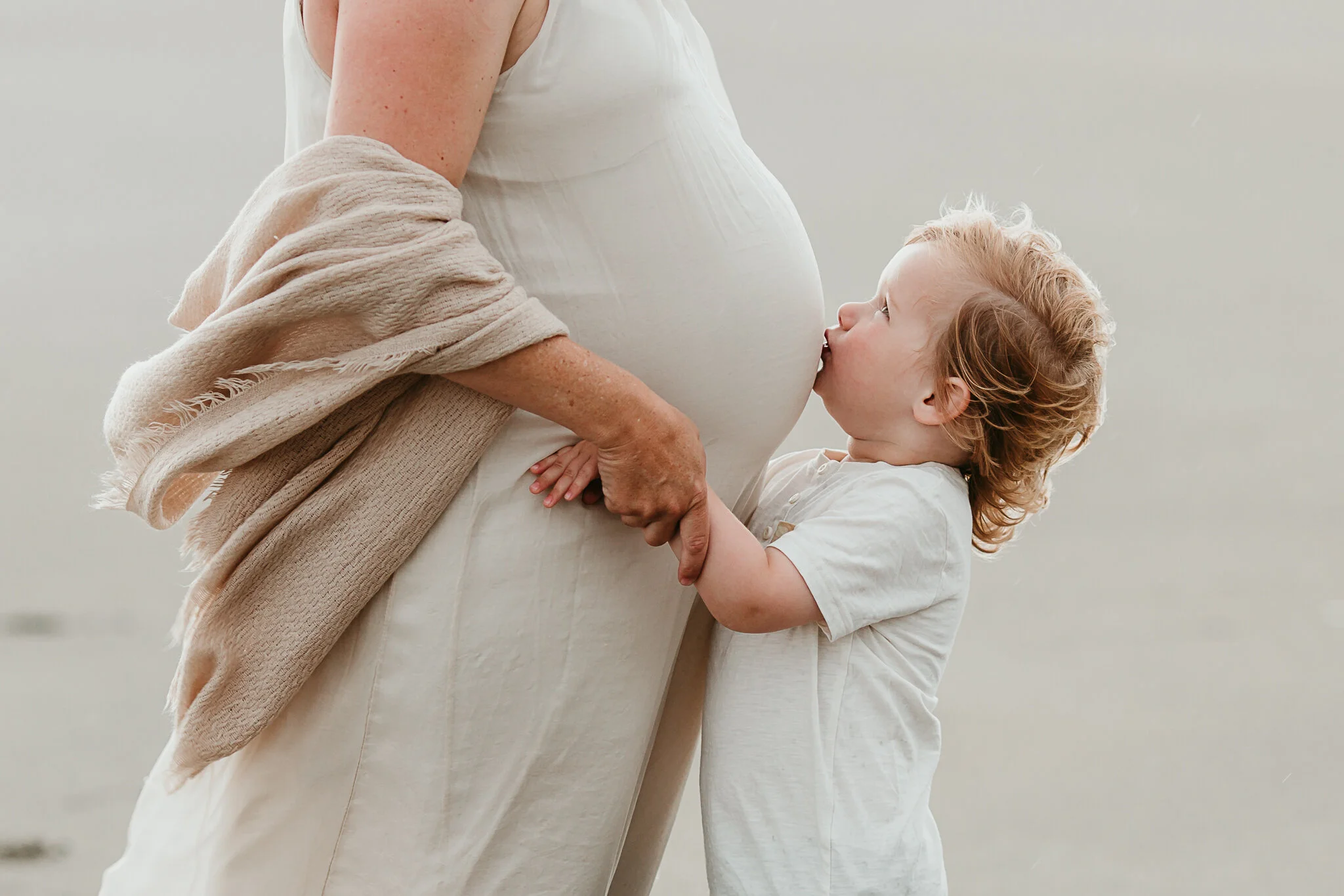 How to prepare for a beach maternity photo shoot - Cornwall Photographer
