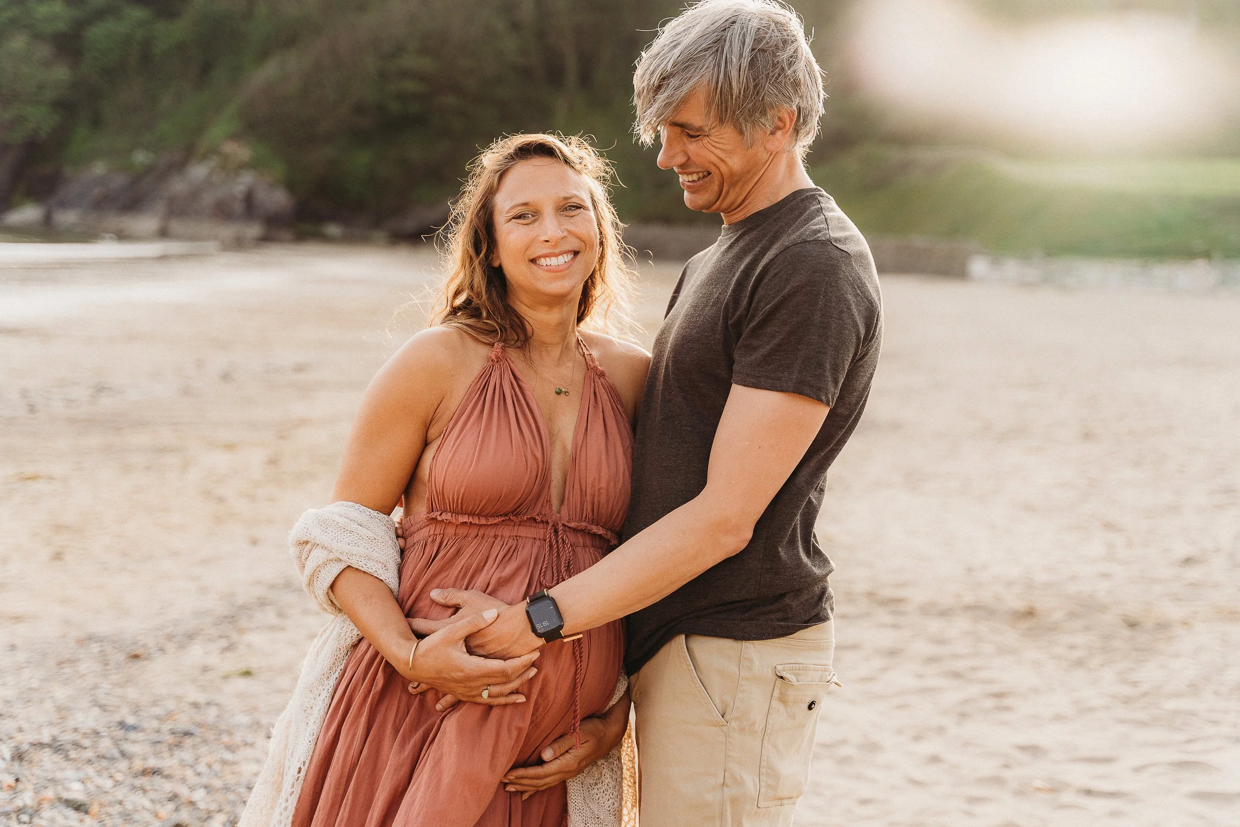 Maternity dresses - styling your maternity session in Cornwall