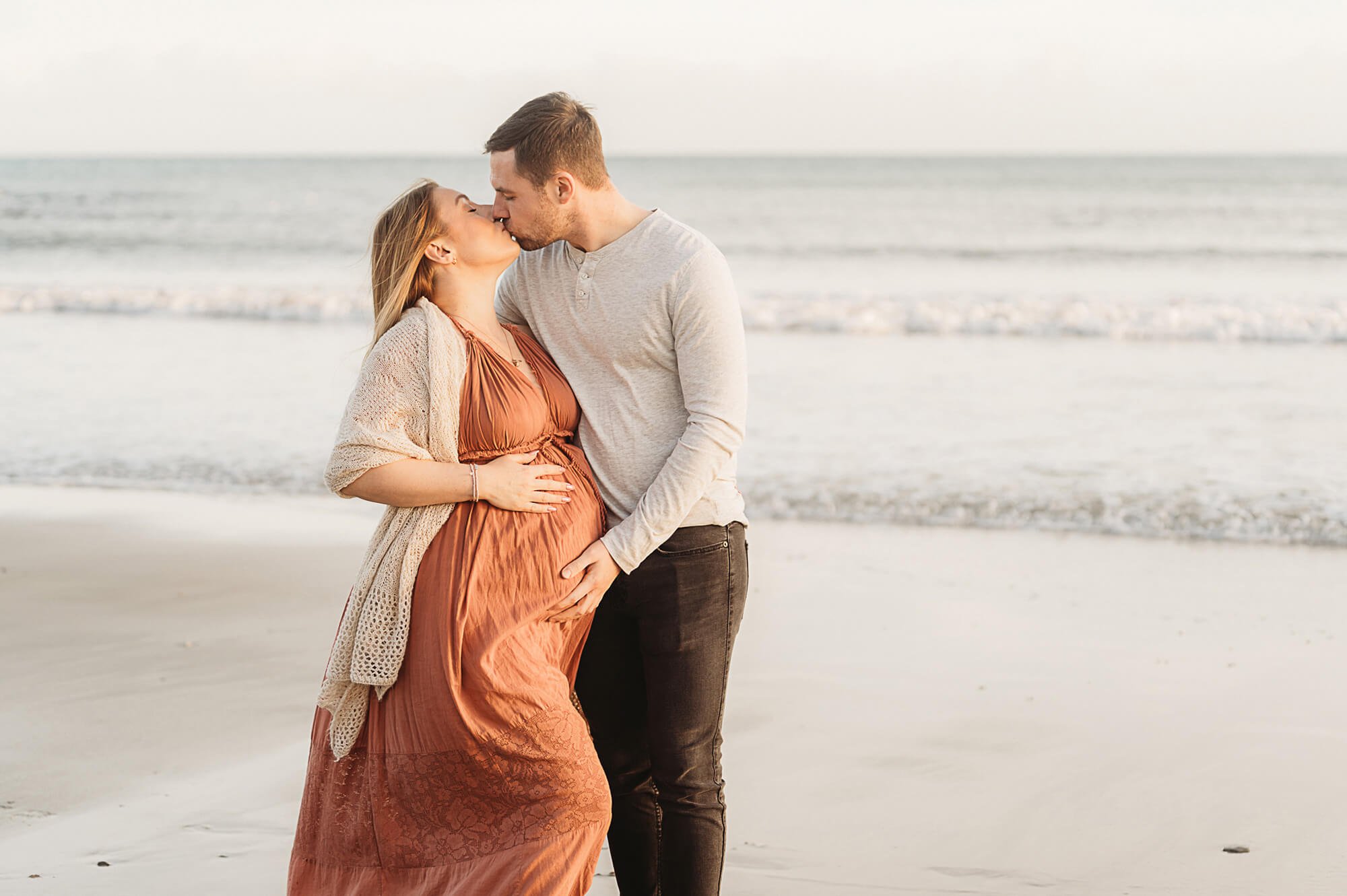 maternity-photography-cornwall-beach.2.jpg