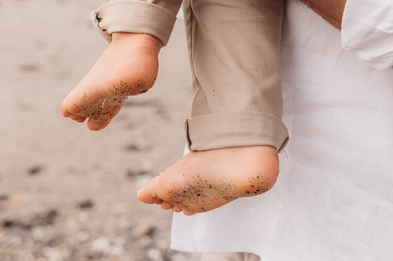 Heading to the beach for a family photoshoot tomorrow morning and was trying to remember what it was like in April last year. 🤔 I know we had a very rained out wedding @jellyjess91 and some toes reluctant to go on the chilly sand @jamilehgeorge 🤭

