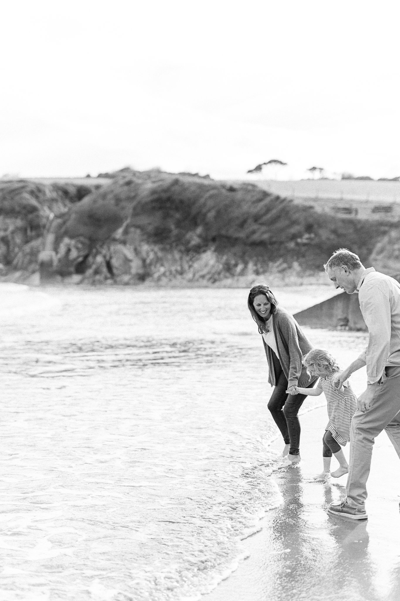 Family photoshoot on the beach in Cornwall | Porthcurnick