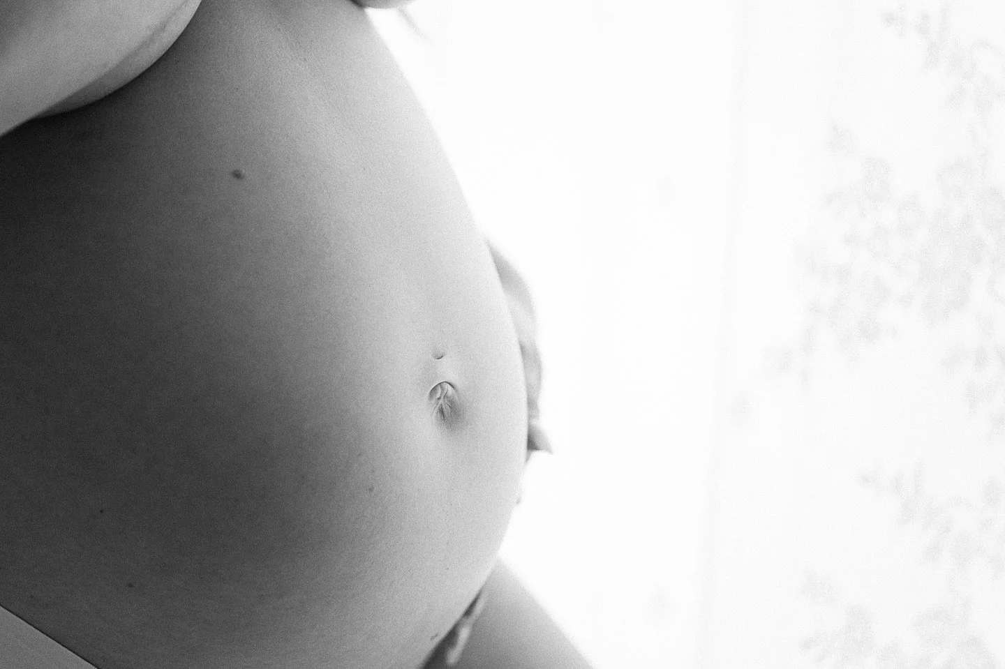 How old were you when you had your first baby? 🤔 
Just curious!  I was 35!
.
.
.
.
#mumlife #cornwallmum #motherhoodjourney #maternityphotoshoot #maternityphotography #pregnancy #pregnantandperfect #pregnancylife #newbornphotographercornwall #mother