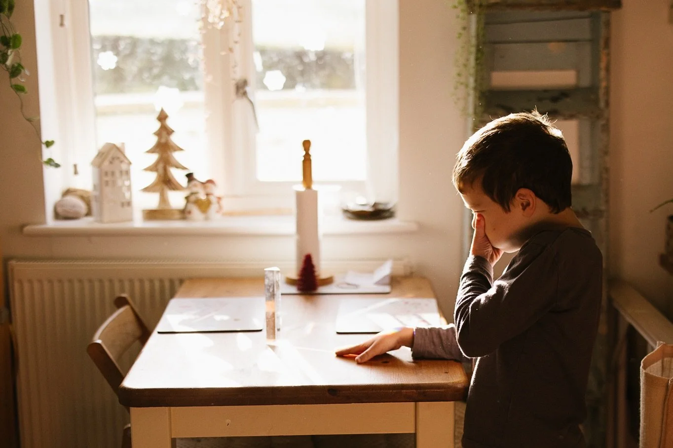 Making rainbows 🌈 ☺️

It's so lovely having this time when everyone slows down - it makes the Christmas holidays my favourite I think! ✨
.
.
.
#prism #followthislight