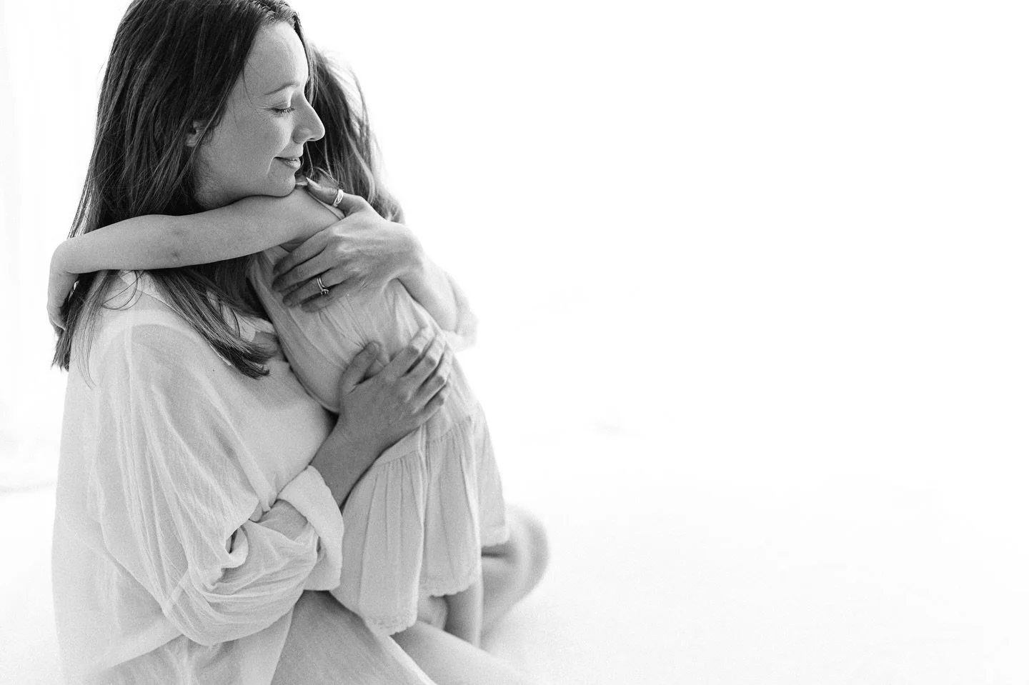 Sometimes being safe in mums arms is all you want, and you being there is all she needs 💕 

Sweet moments always happen amidst busy toddler action, and remind me what we're here to capture ☺️
.
.
.
#motherhood #motherhoodphotographercornwall #cornwa