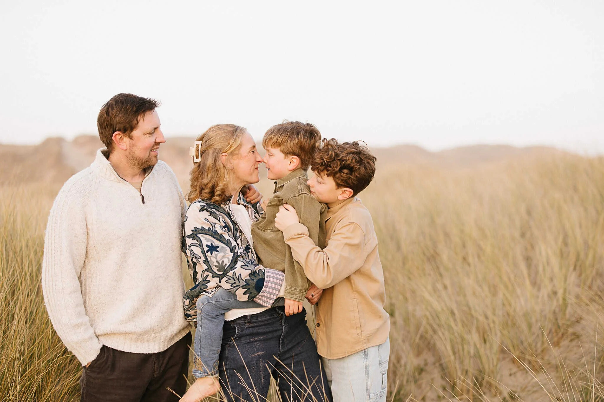 Family photoshoot at Holywell Bay Beach Cornwall | Curious Creatures Photography 3