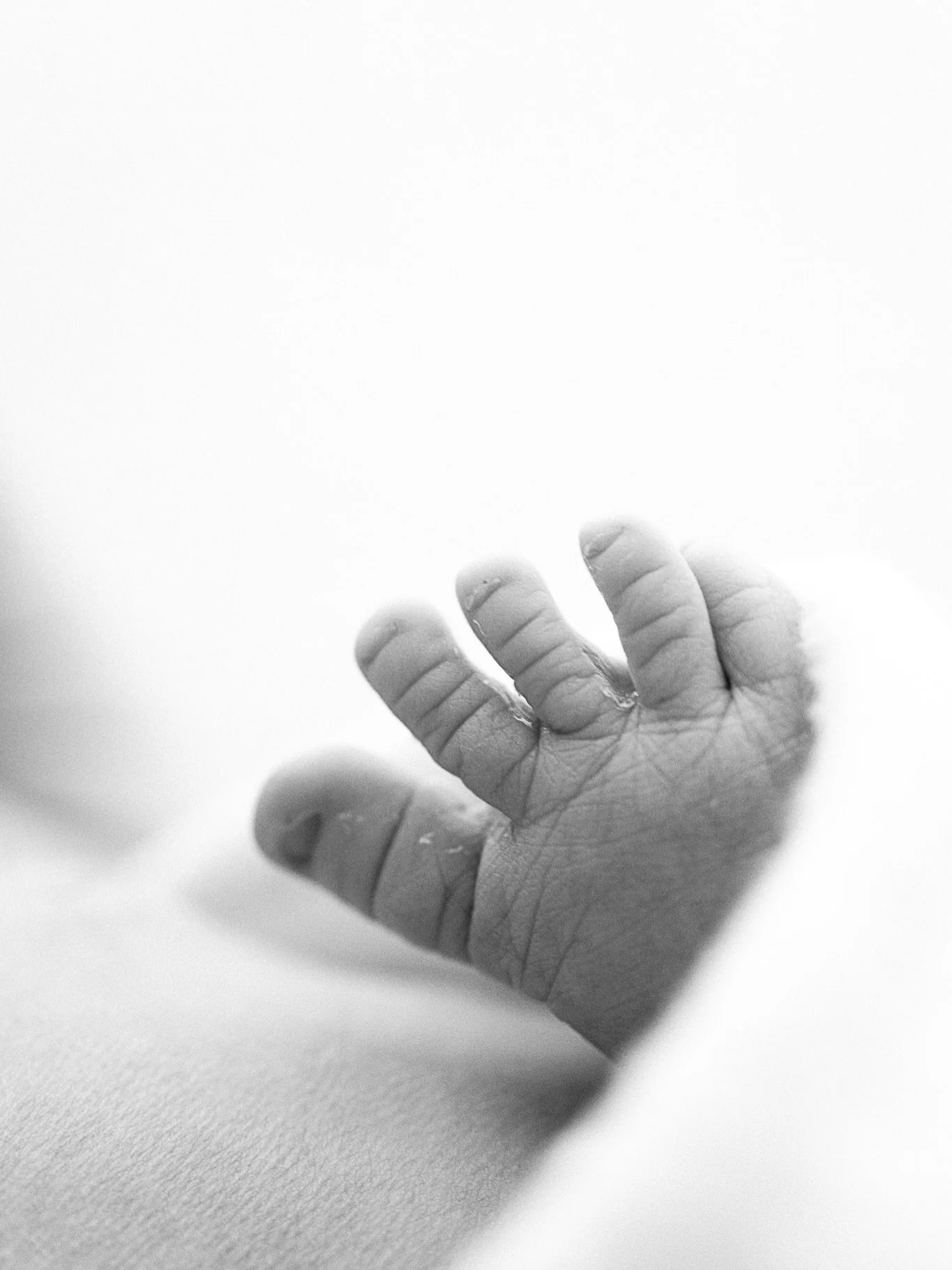 This is what savouring a moment looks like ❤️

There is always the stillness in between to rest in, you just have to remember to look.  That is my job during any session - to notice and capture.

.
.
.
.
#newbornphotography #cornwallnewbornphotograph