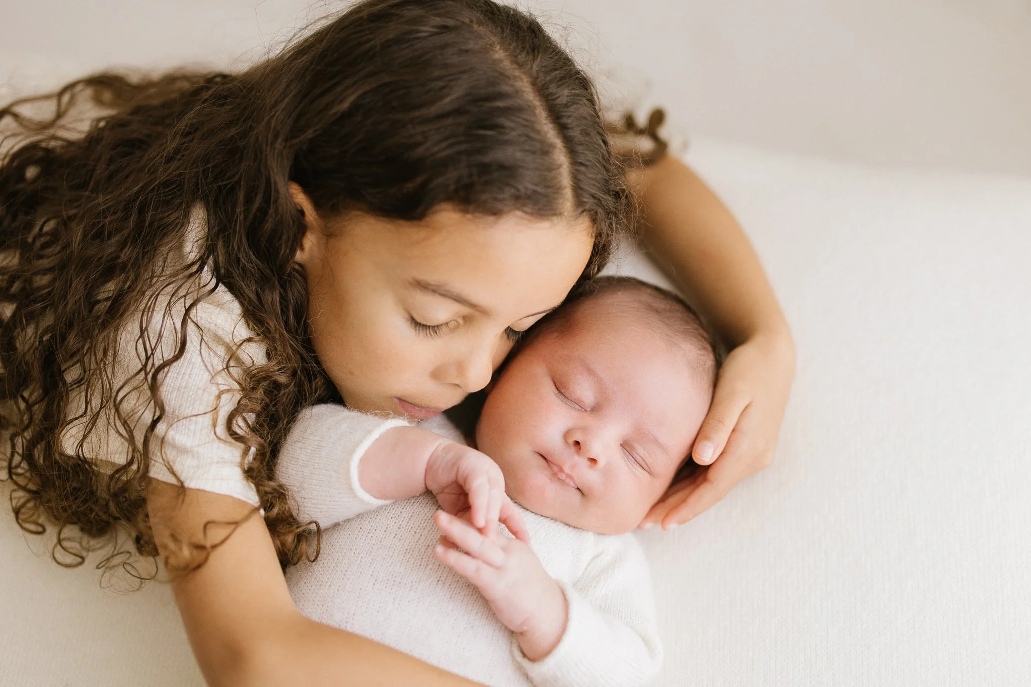 I'm a photographer based in Cornwall. 

I work with families and newborns, mostly outdoors and in my home studio in Grampound.

I don't direct much. I don't overly pose people.  I just pay attention and stay out of the way until something worth keepi