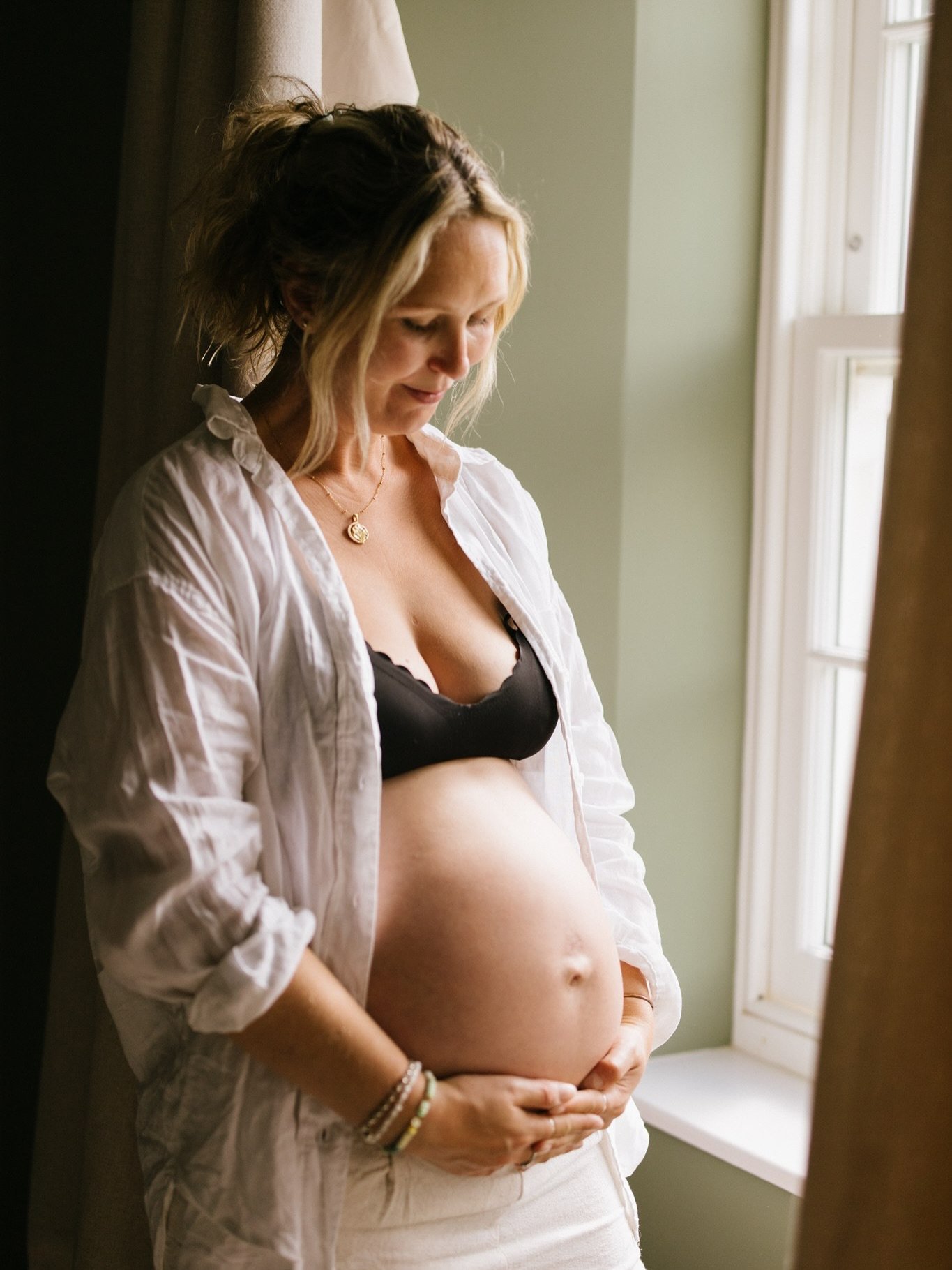 I had the joy of doing a home maternity session with Ffion (@georgianbythesea) recently 💕

We met years ago for some baby photos and it was so lovely to reconnect and catch up ☺️

Fortunately we timed it in between heat waves - I'm feeling for all t