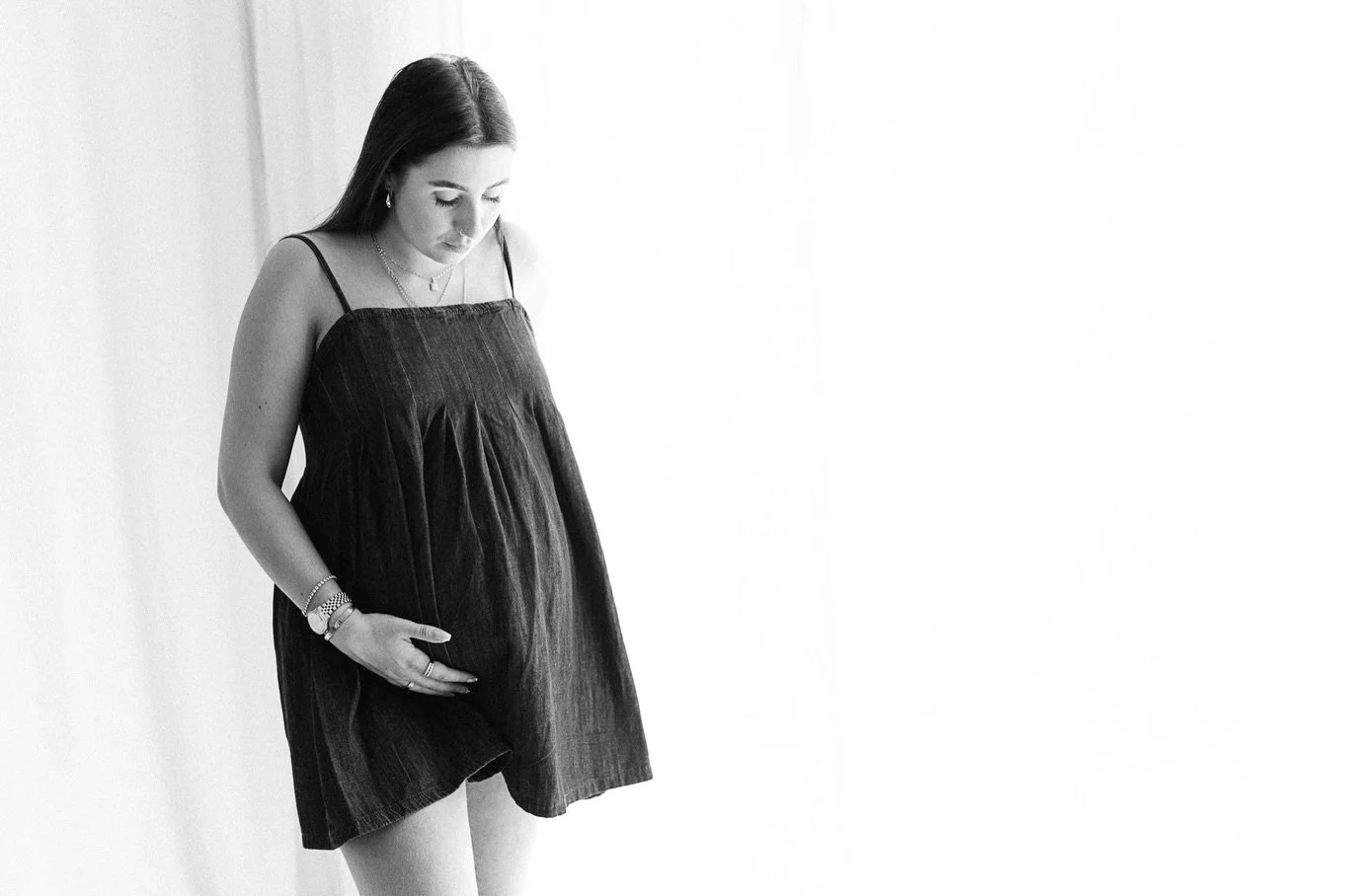 How my clients manage to look so comfortable while their bodies grow another human is beyond me! I know pregnancy does not feel as effortless as the photos look, but man is it beautiful to capture ❤️

For babies due in September - November, now is th