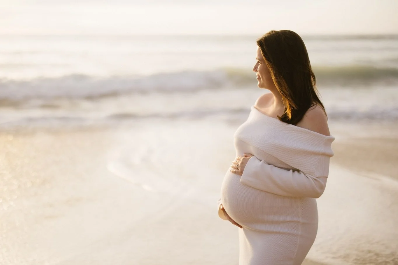 This year has been so great for Cornish beach shoots - I have loved all the gorgeous people I've met and everyone has been amazing at dealing with late nights and early wake ups 😅 

This couple came from other side of the Tamar for a maternity sunse