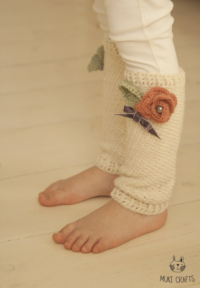 Flower leg warmers crochet pattern Amelia — Muki Crafts