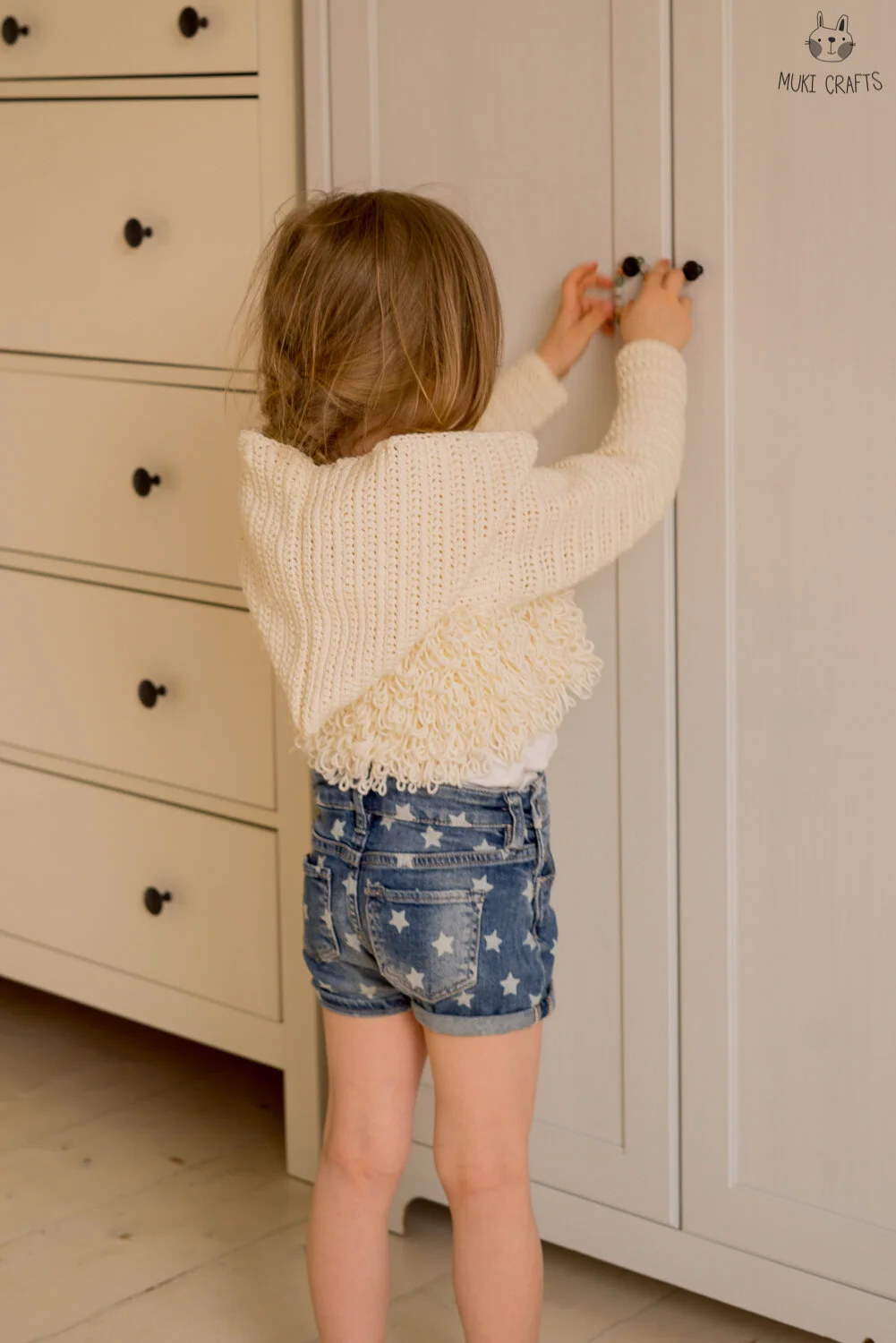 Cropped hooded jacket crochet pattern Frankie — Muki Crafts