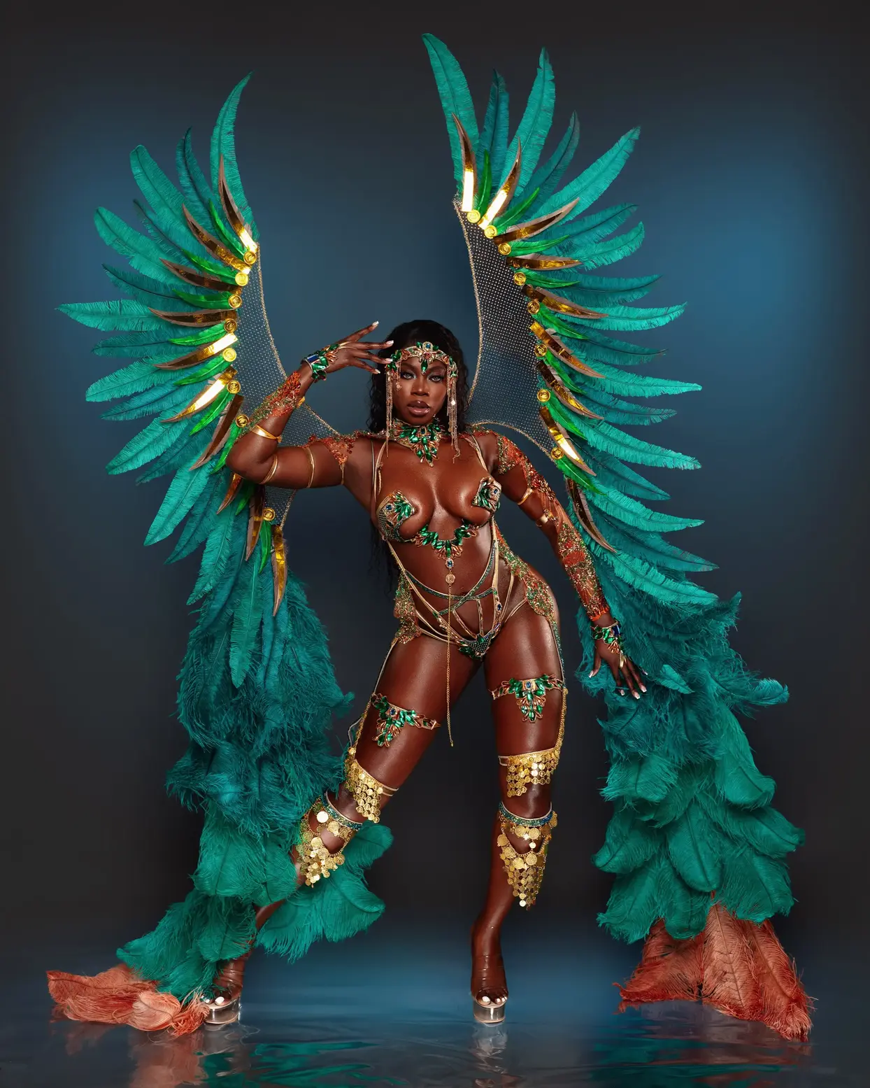 Woman in Frontline style costume.