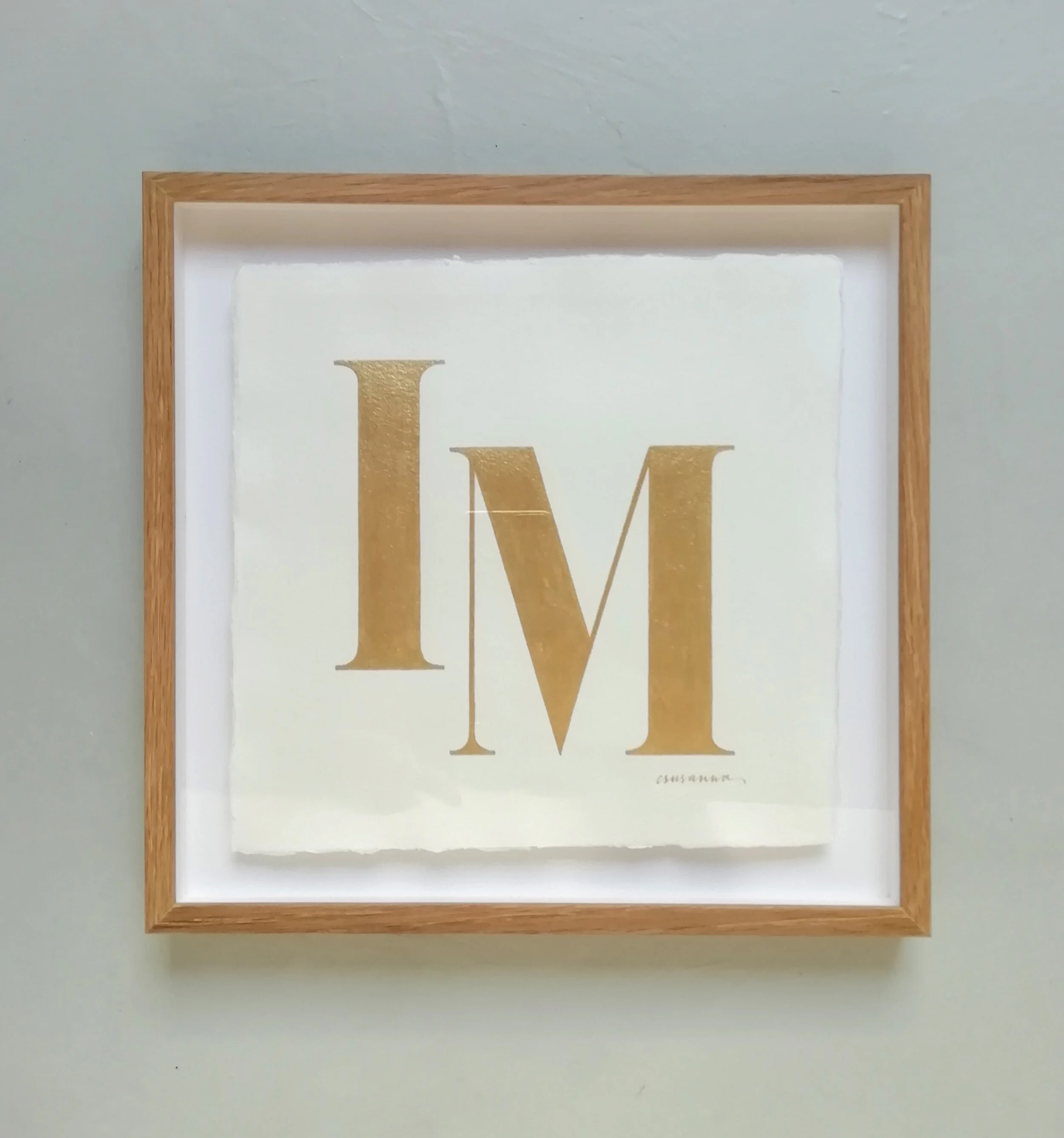 Lámina de dos letras doradas