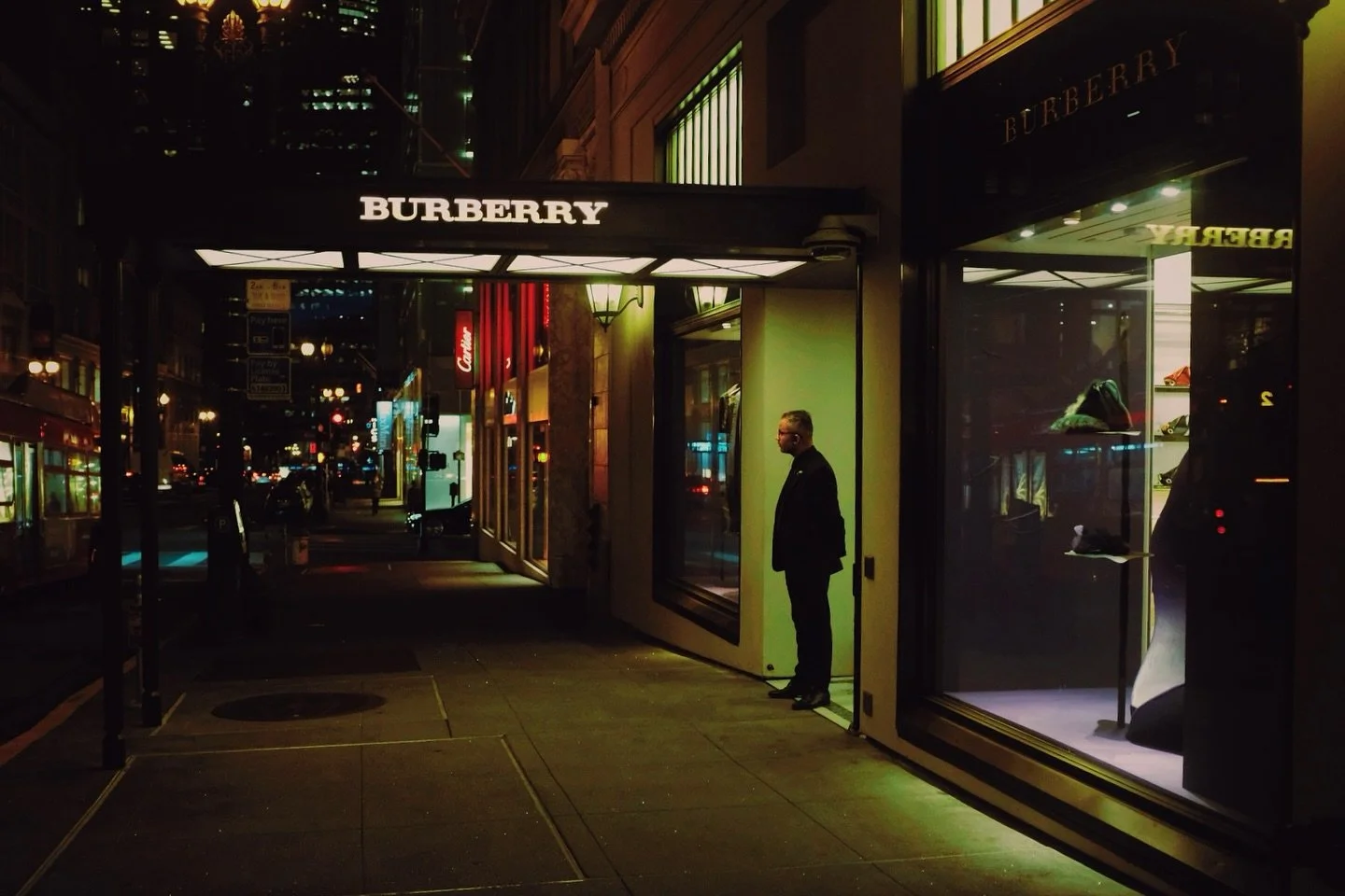 UNPOSTED SF @burberry 

Il est temps de ressortir les archives : je l&rsquo;ai red&eacute;couverte en 100x150 cm, et &ccedil;a m&rsquo;a vraiment donn&eacute; envie de recommencer &agrave; vous partager des images ☺️

#sfpictures #sanfranciscophotogr