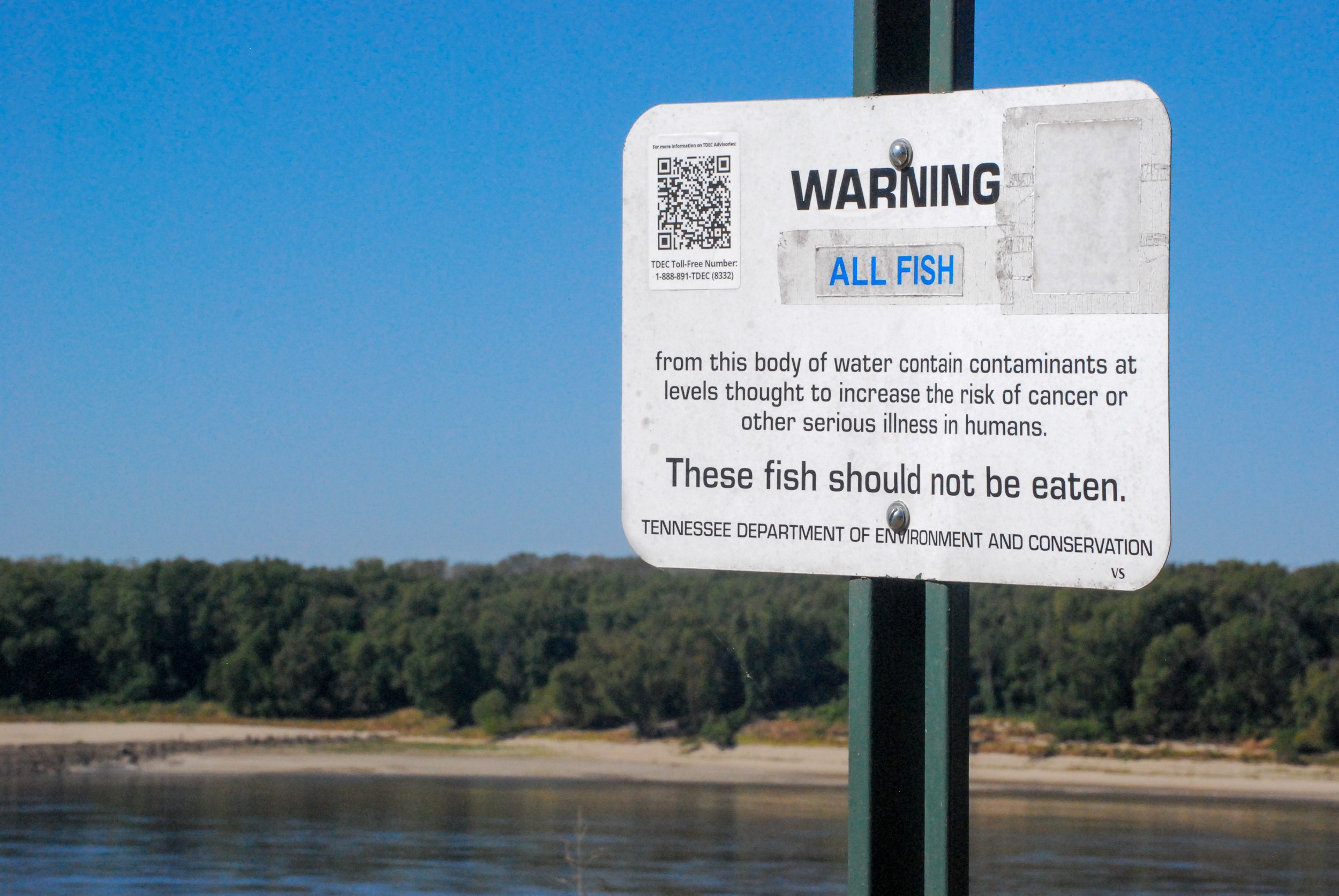 Toxic Fish sign at Wolf-Mississippi Rivers_Credit Ashli Blow.jpg