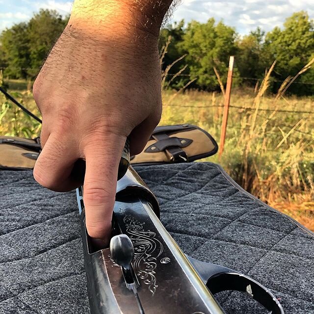 Spring cleaning.
&bull;
@wing_shooter getting his Remington 1100 clean with @sageandbraker (chapter BRONZE SPONSOR) CLP, while using @hunt_birdz Sage &amp; Braker Gun Mat on the tailgate.
&bull;
Get your gun cleaning supplies in the LINK in bio. You 