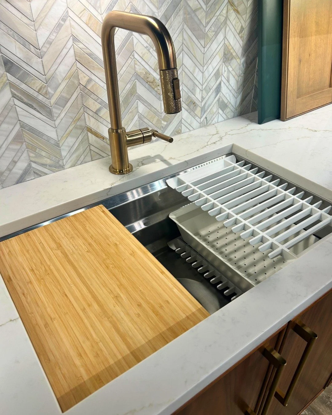 This workstation sink is just one of the many examples in our showroom designed to inspire customers as they plan projects of all shapes and sizes.