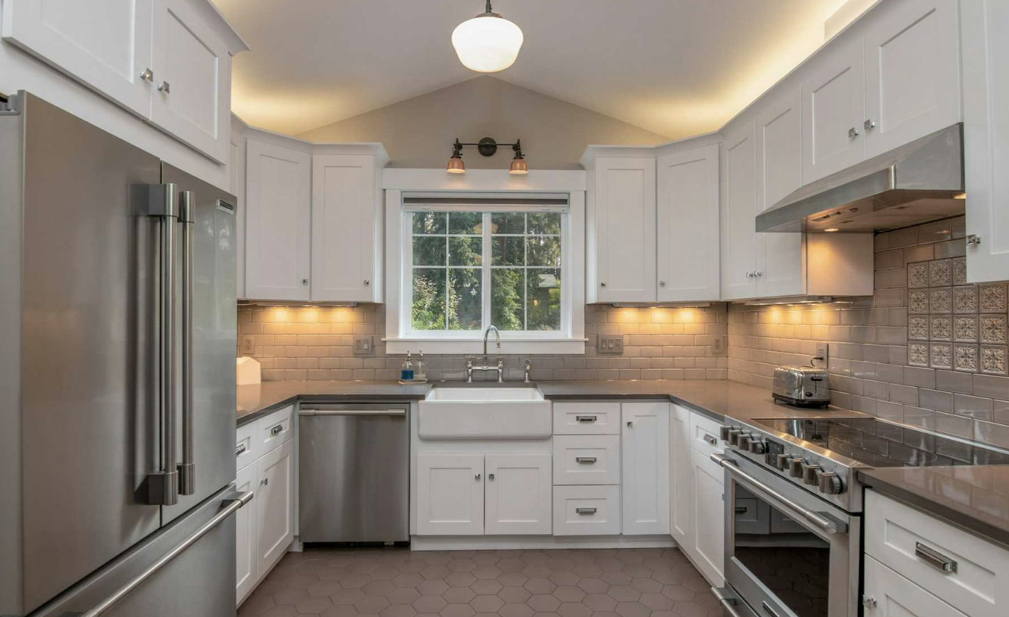 How to Decorate the Top of Kitchen Cabinets