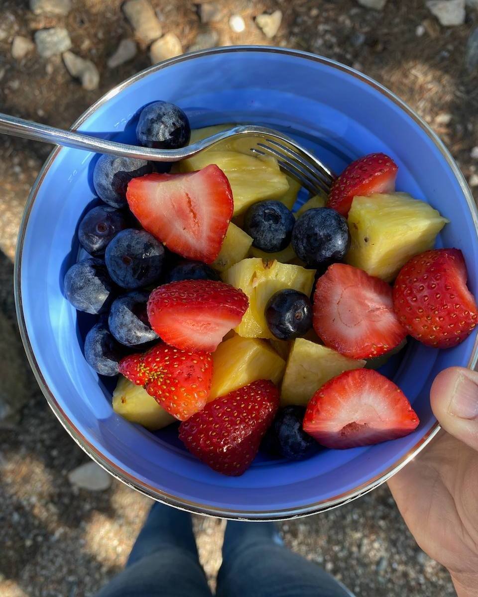 🚗🍇 Our favorite healthy road trip snacks!

Taking a family road trip? Skip the fast food and pack these yummy, healthy snacks instead.

1. Grapes &amp; String Cheese - Cool, refreshing, and packed with antioxidants and protein.
2. DIY Trail Mix - N