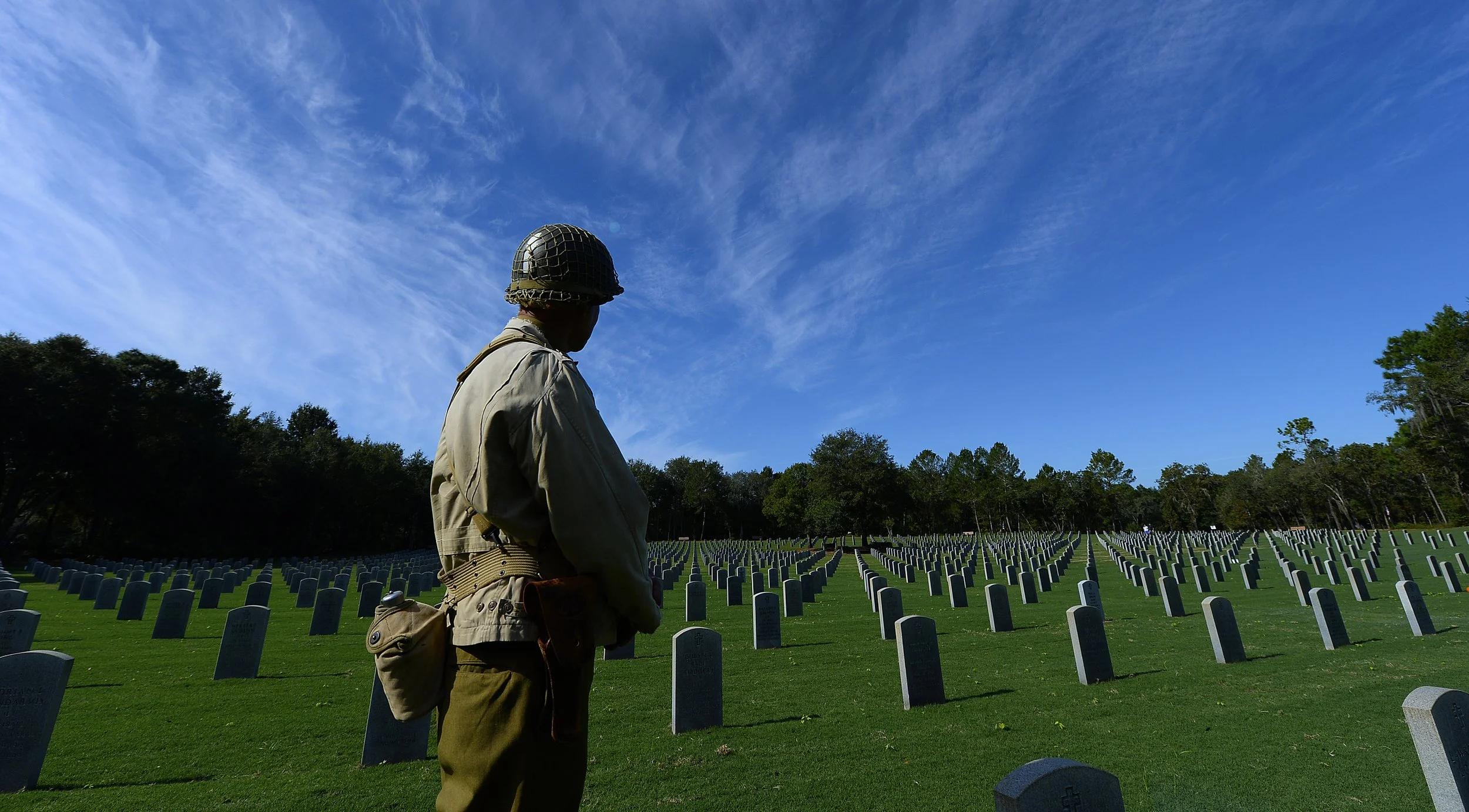 Vietnam-Veteran-Cemetery-Fallen-Soldiers-Soldier-Sky-Photojournalism.jpg