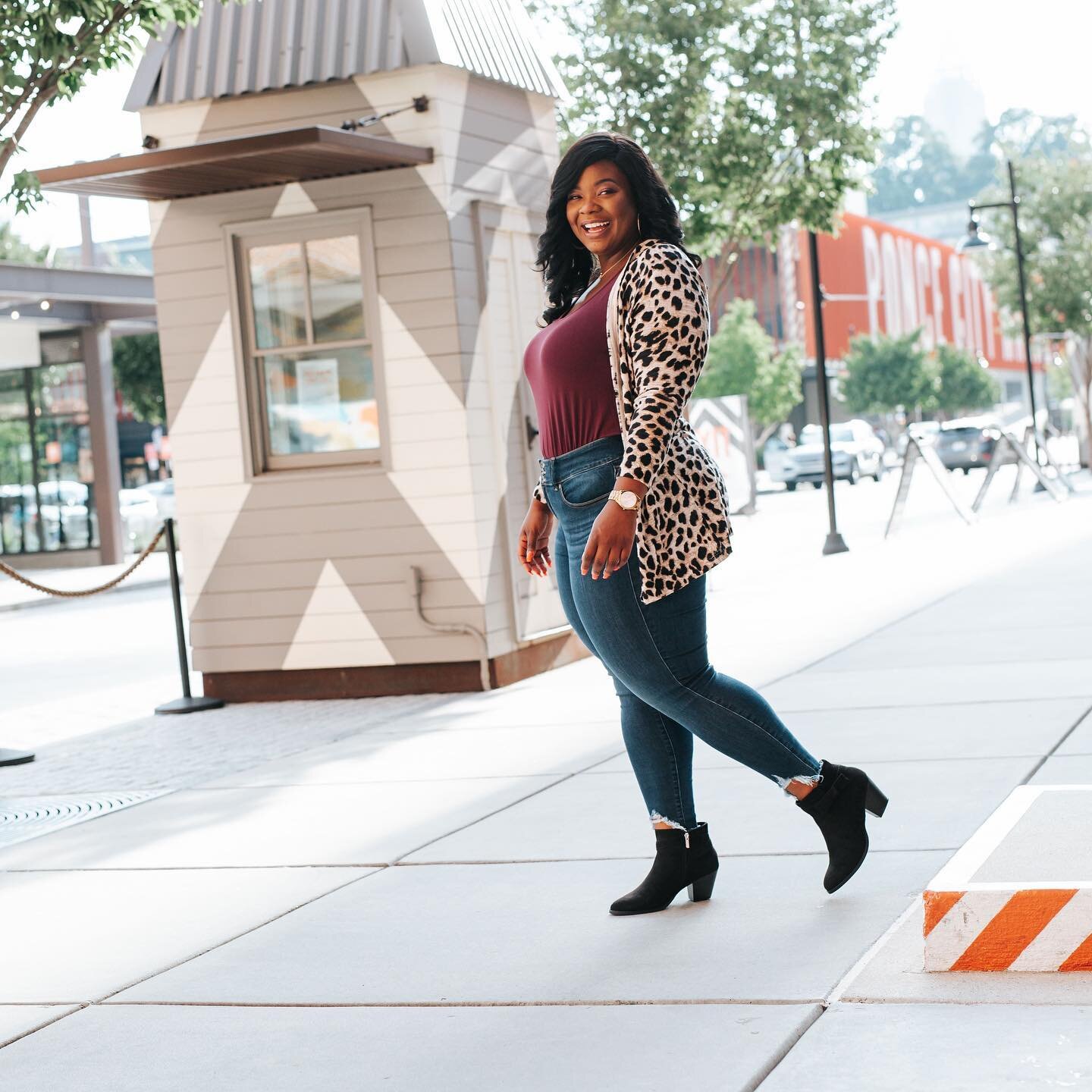 Leopard Print Me Please 🐆
.
On this beautiful Wednesday I just want to come and say leopard print is the new neutral. Seriously this print pairs so well with any color combo. That&rsquo;s all I came to say! ✌🏾
.
Check out my Falling Forward blog fo