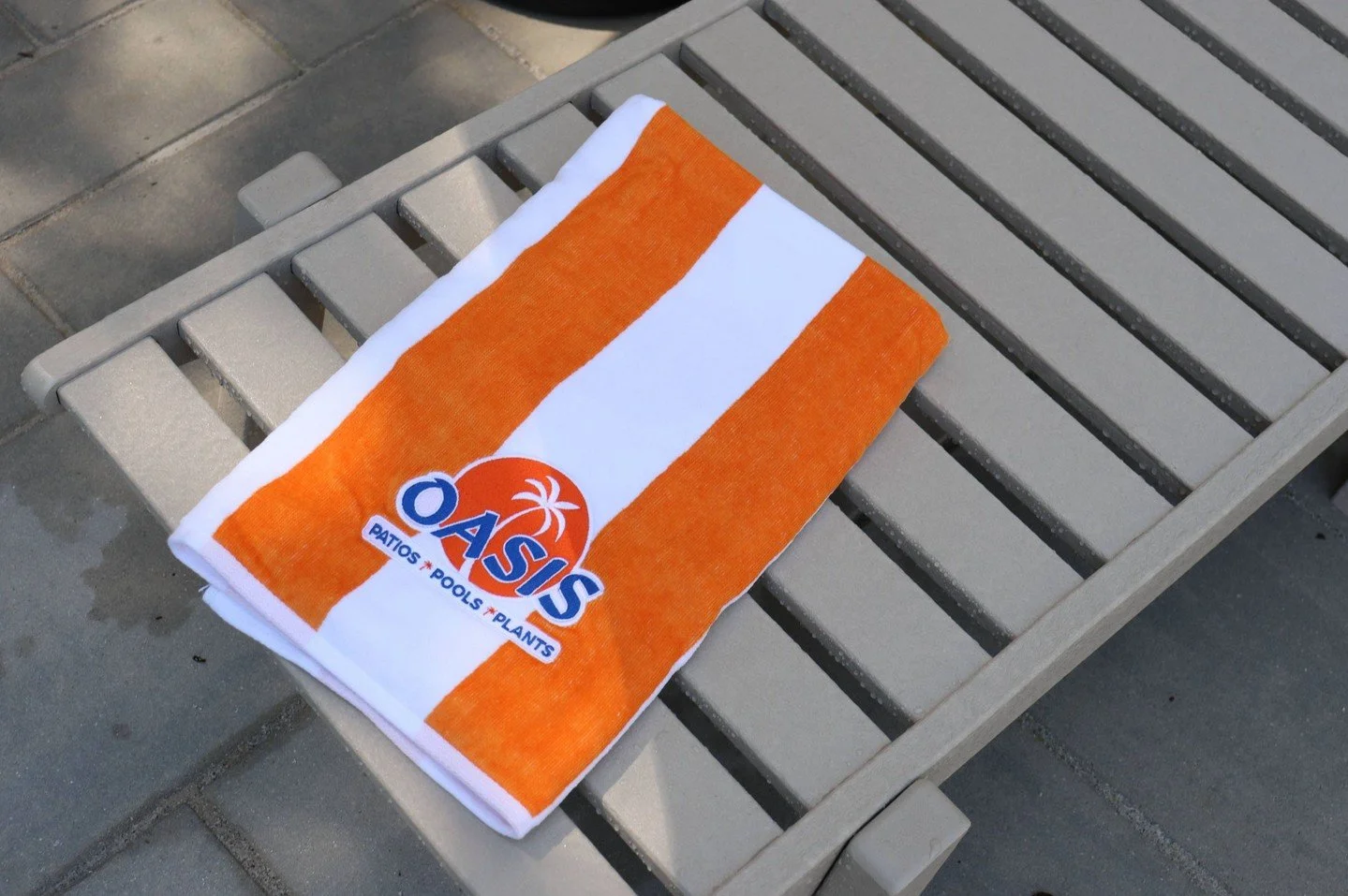 Any opportunity to show off our favorite color 😆 We love leaving clients with a little treat, like these towels, to help them enjoy their new oasis. Let us help you create your own when you schedule your FREE consultation at the link in our bio!