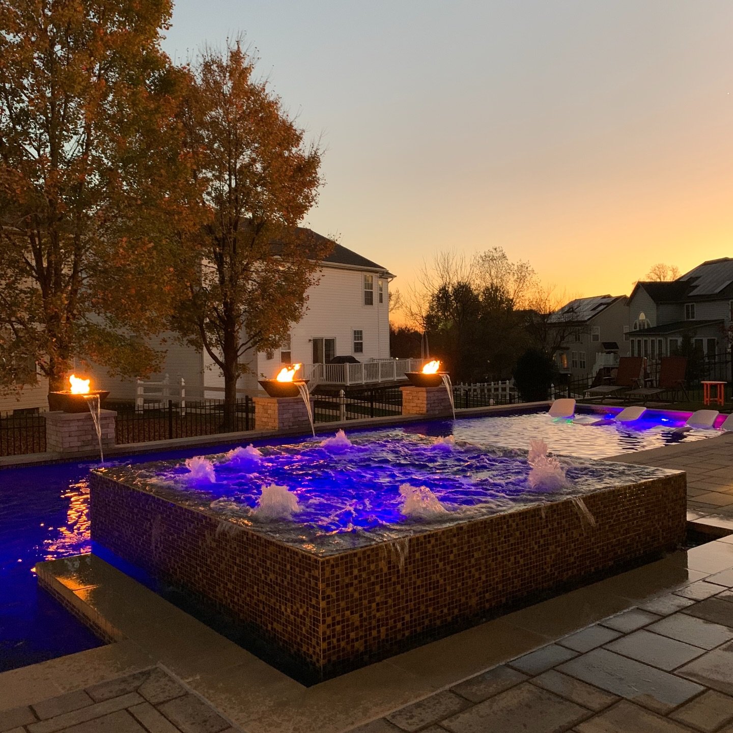 You, me, a luxury hot tub &amp; hot cocoa &mdash; imagine this in your backyard next season ✨🔥☕️

Booking 2026 builds now!