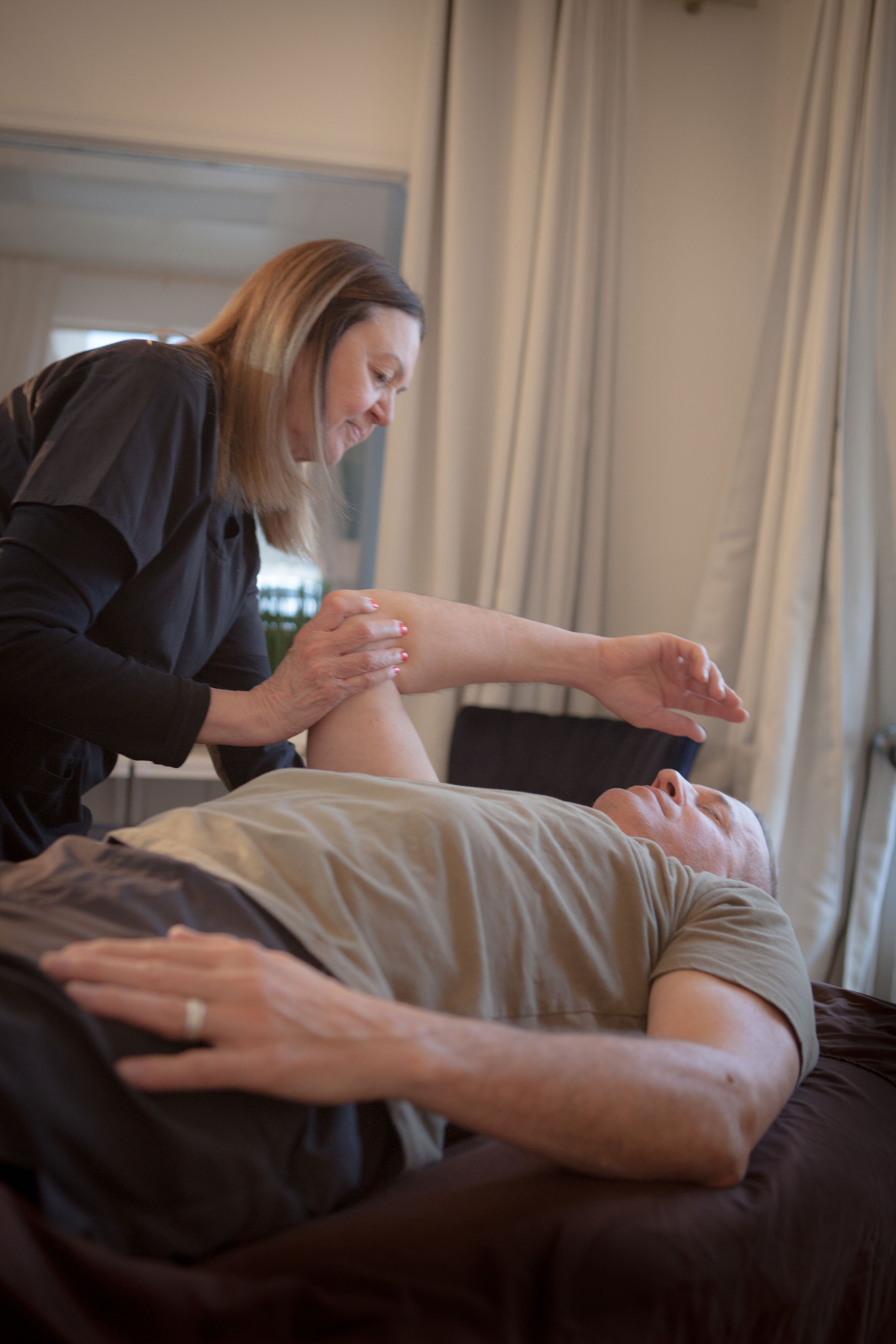 What is the Best Non-Invasive Treatment for Chronic Pain?