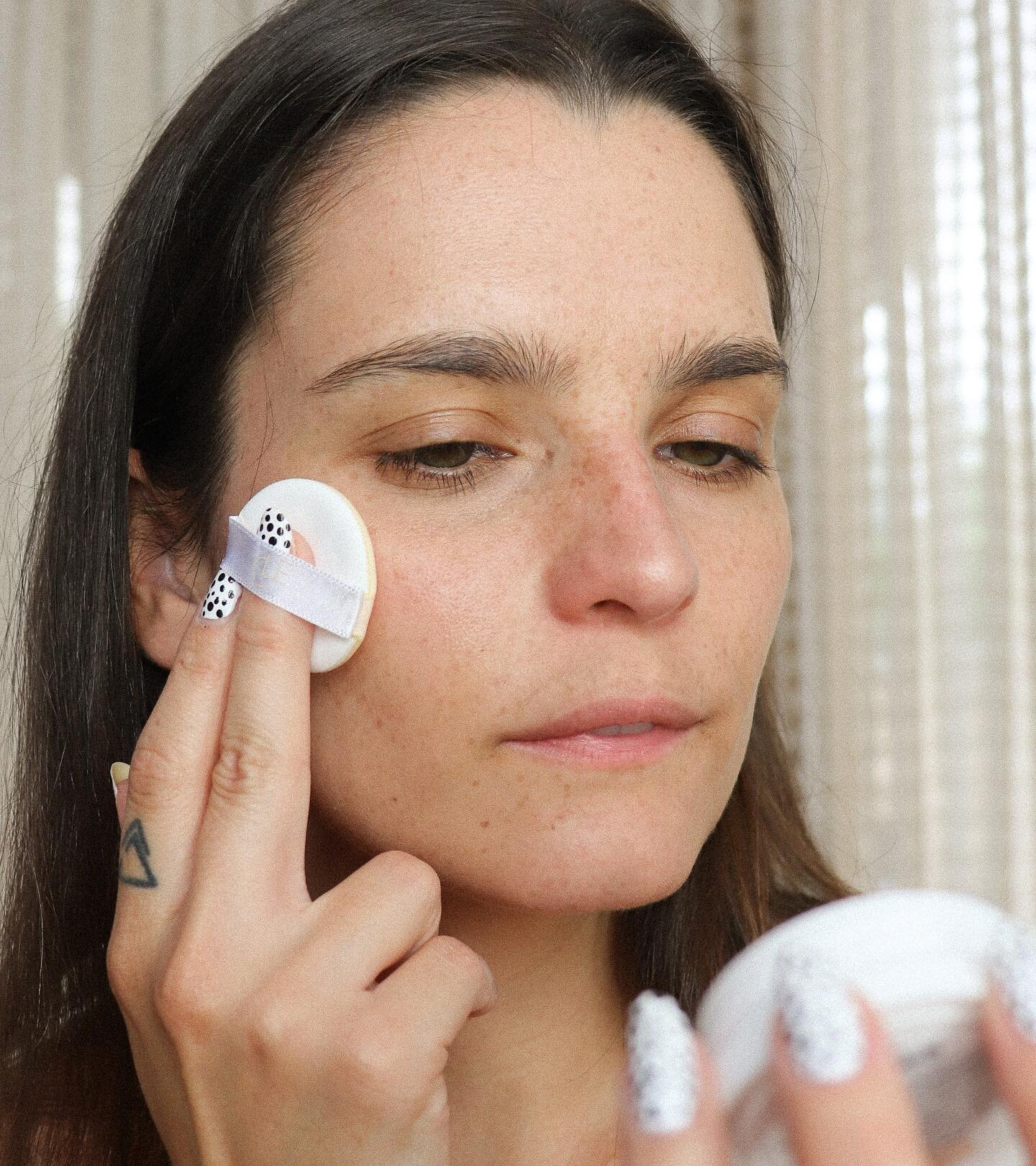 Looking for a sweaty dewy highlighter? This is it.

Quick review on the&nbsp;@clecosmetics&nbsp;Essence Moonlighter Cushion

ALSO! During the month of June with every order at Cl&eacute; you will receive one of the mini cushions for free!

Full revie