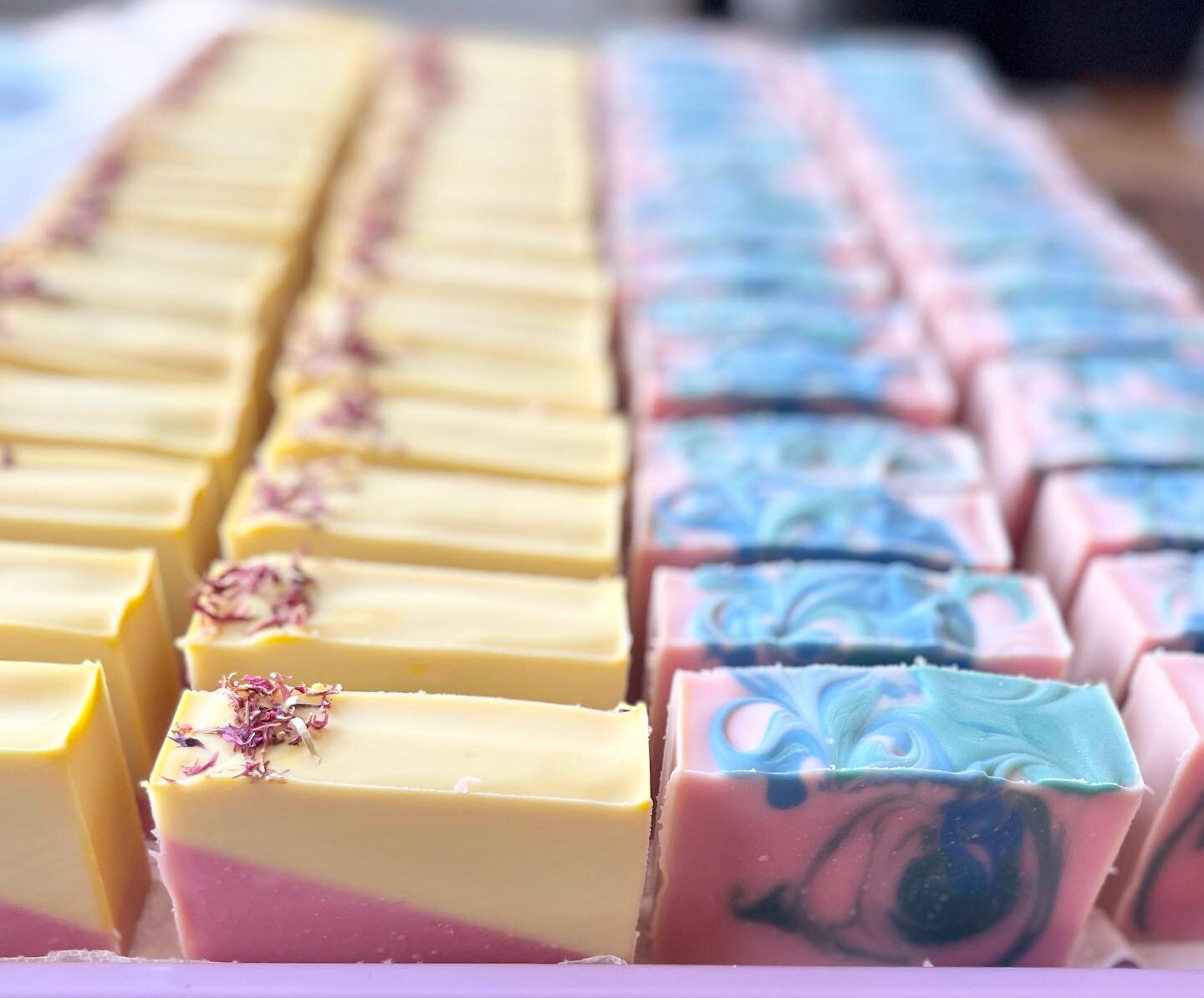 Pretty Soap 😍

It&rsquo;s Friday!! 😃. This weekend, we will be at the @hebronmaplefestival  Saturday and Sunday, and also at our final winter market in Niantic! 🥹

We can&rsquo;t wait for Spring! 🫶🏼🤍💕💐

#handmadesoap #soap #soapart #artisanso