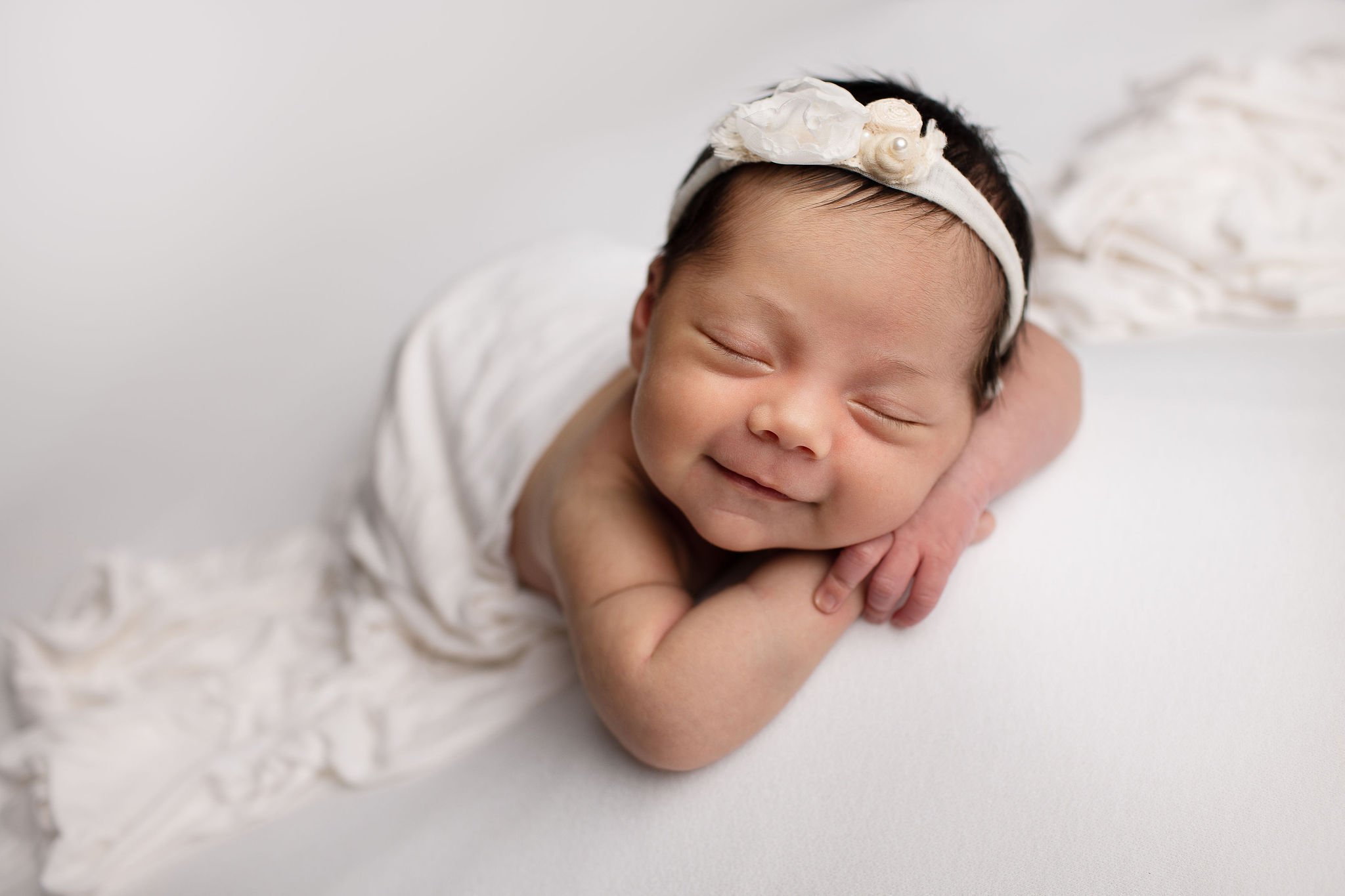 15 Essential Newborn Photography Poses [2024 Edition] | Newborn photography  boy, Newborn photography poses, Baby poses