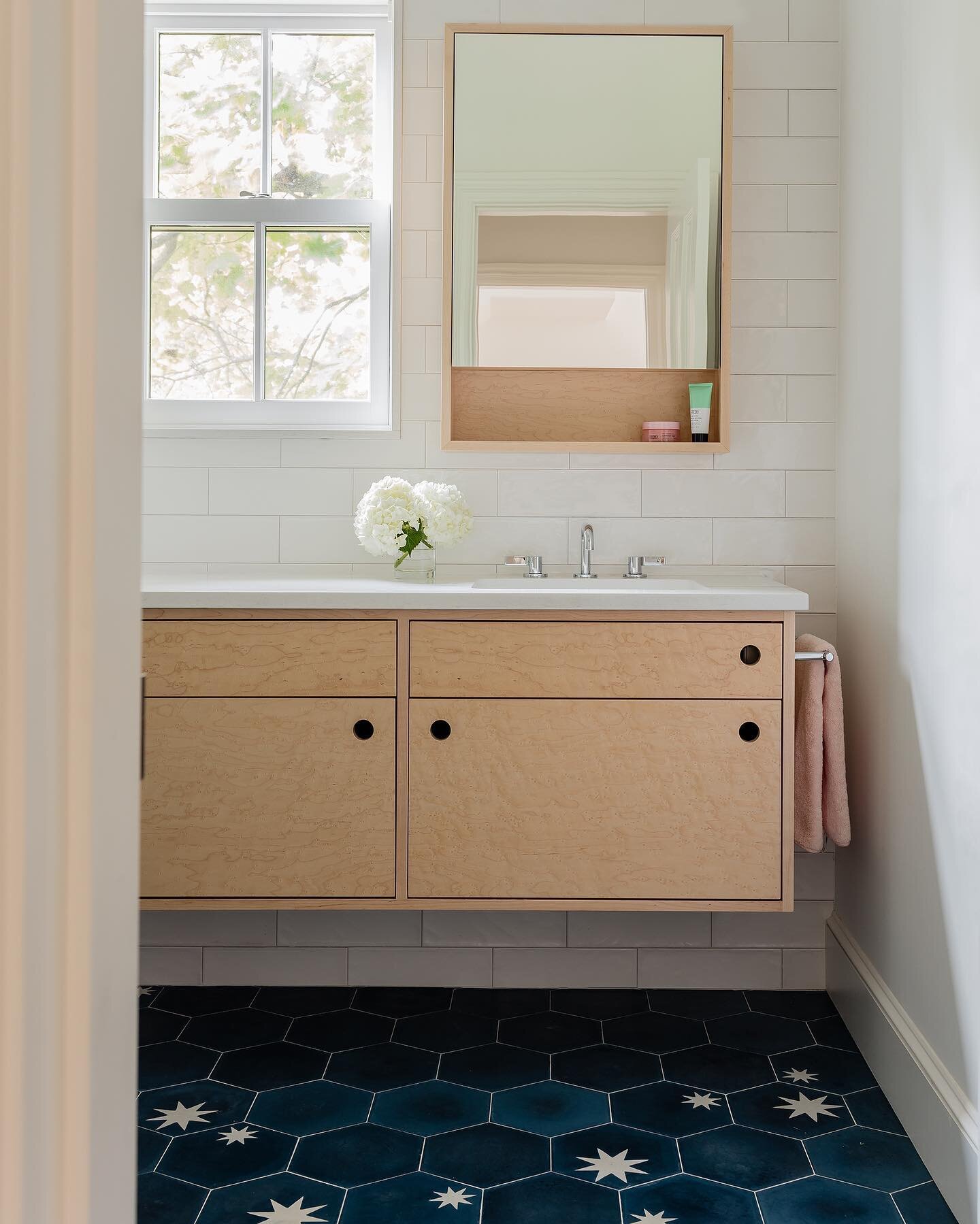 We love this kids bath at our Newton Modern Addition project featuring a custom birdseye maple vanity and constellation inspired concrete floor tile! ✨

Photography: @michaeljleephotography 
Builder: @auburndalebuilders 
Cabinetry: @schiefer_woodwork