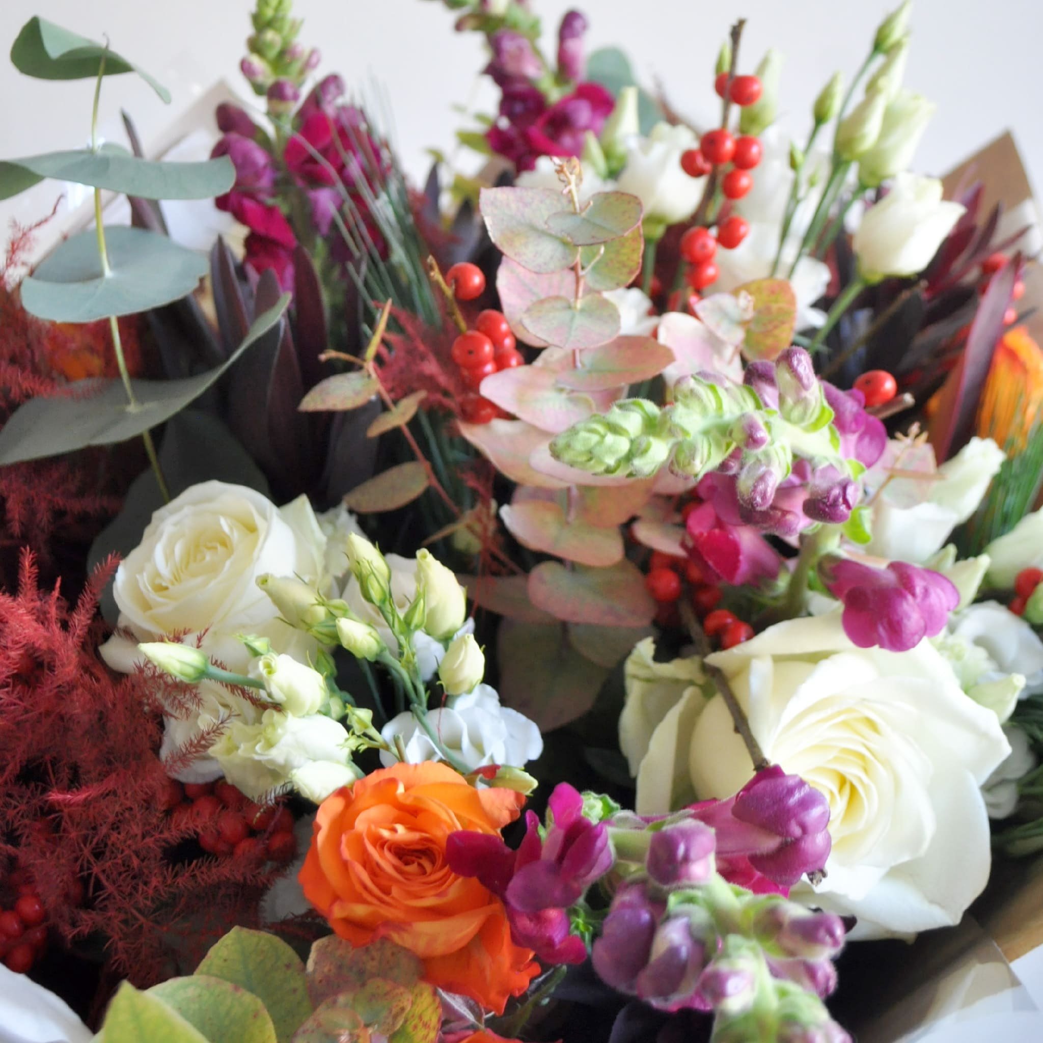 Glasgow-Florist-Delivery-Christmas-Bouquet-best-min (1).jpg