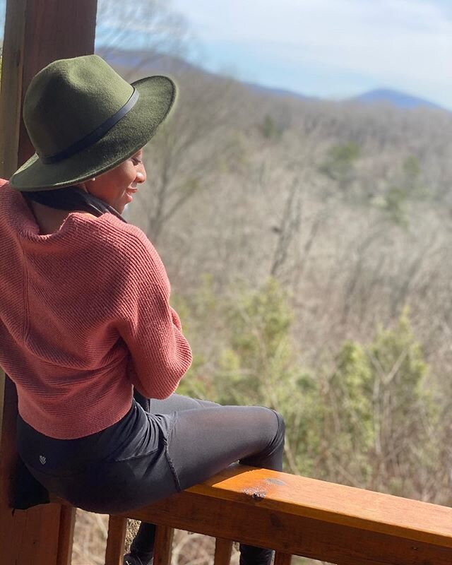 Just in case no one told you today or this week PS I love you💕 with everything that&rsquo;s going on in the world it&rsquo;s hard to remember that we are loved and cared for #familyvacay #model #nature #naturelovers #cabinlife #mountains #mountainli